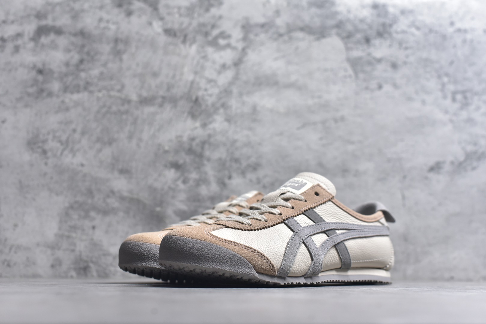 图片[2]-#Onitsuka Tiger鬼塚虎 MEXICO 66 进口皮料 一比一复刻 舒适百搭 低帮 板鞋 男女同款 T30灰粉 1183C076-252 尺码 35 36 37 37.5 38 39 39.5 40 40.5 41.5 42 42.5 43.5 44 44.5 45-选品中心