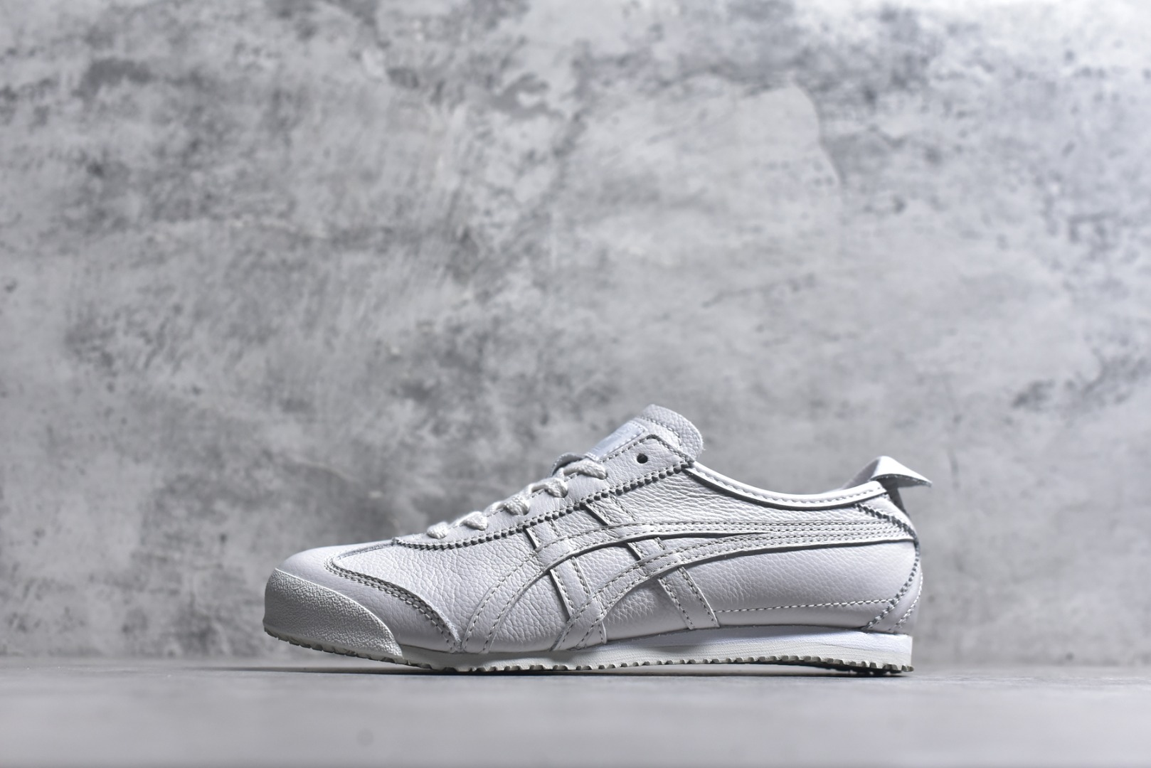 #Onitsuka Tiger鬼塚虎 MEXICO 66 进口皮料 一比一复刻 舒适百搭 低帮 板鞋 男女同款 T29纯白 1183A884-100 尺码 35 36 37 37.5 38 39 39.5 40 40.5 41.5 42 42.5 43.5 44 44.5 45-选品中心