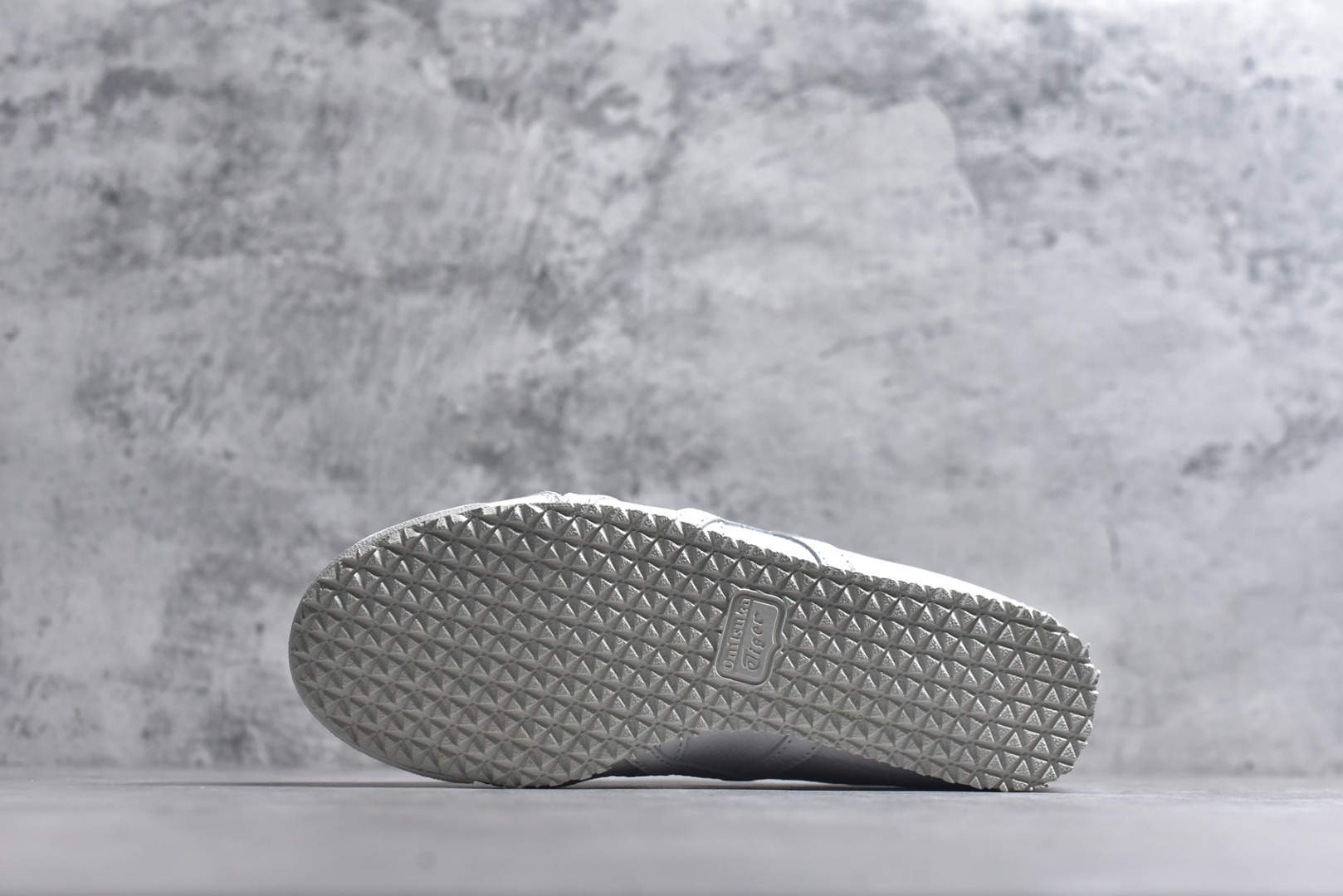 图片[6]-#Onitsuka Tiger鬼塚虎 MEXICO 66 进口皮料 一比一复刻 舒适百搭 低帮 板鞋 男女同款 T29纯白 1183A884-100 尺码 35 36 37 37.5 38 39 39.5 40 40.5 41.5 42 42.5 43.5 44 44.5 45-选品中心