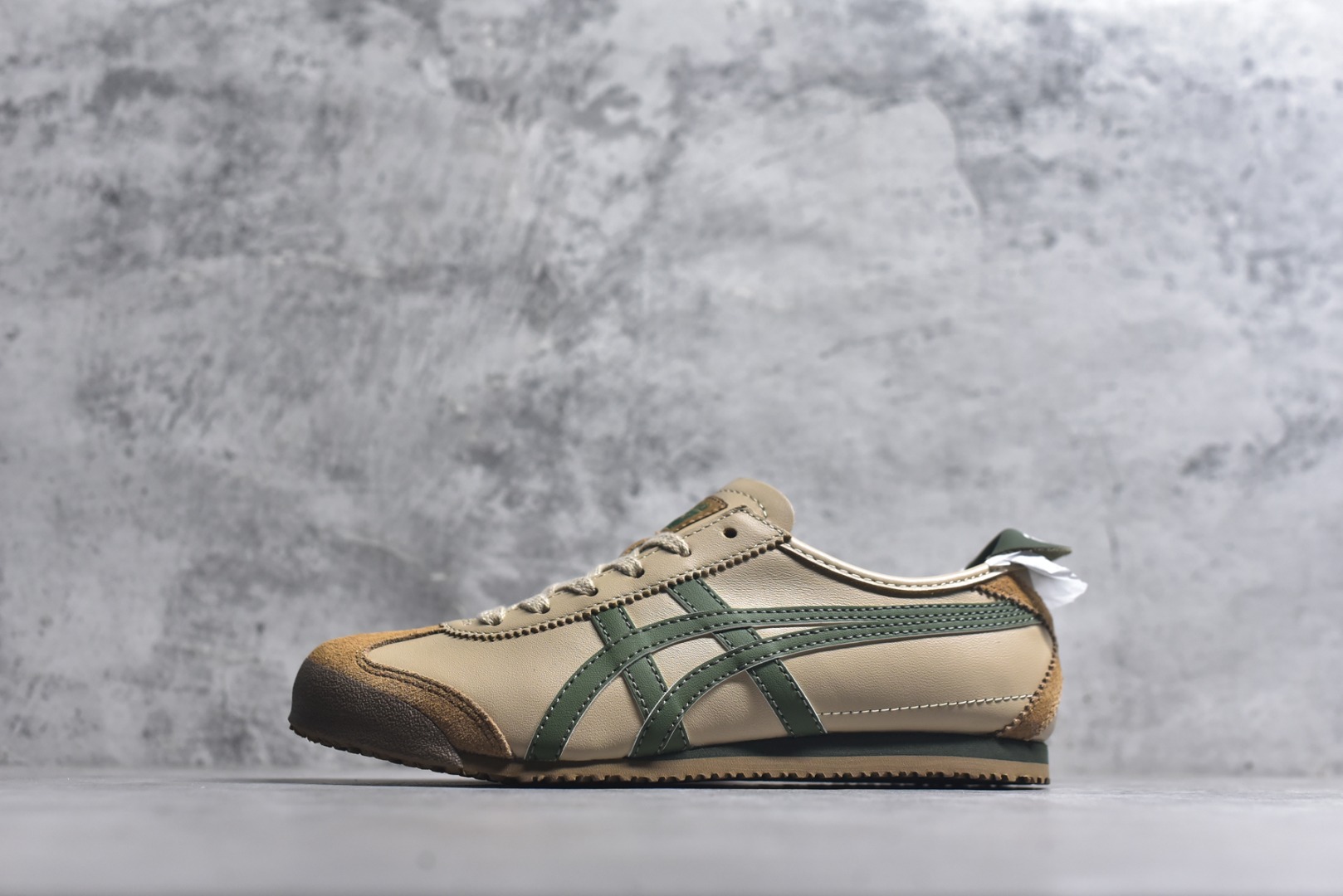 #Onitsuka Tiger鬼塚虎 MEXICO 66 进口皮料 一比一复刻 舒适百搭 低帮 板鞋 男女同款 T11浅棕绿 1183C102-250 尺码 35 36 37 37.5 38 39 39.5 40 40.5 41.5 42 42.5 43.5 44 44.5 45-选品中心