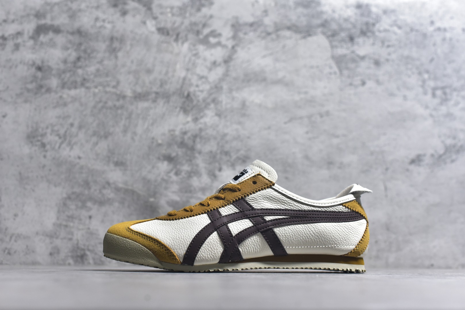 # Onitsuka Tiger鬼塚虎 MEXICO 66 进口皮料 一比一复刻 舒适百搭 低帮 板鞋 男女同款 T3米棕 1183A201-117 尺码 35 36 37 37.5 38 39 39.5 40 40.5 41.5 42 42.5 43.5 44 44.5 45-选品中心