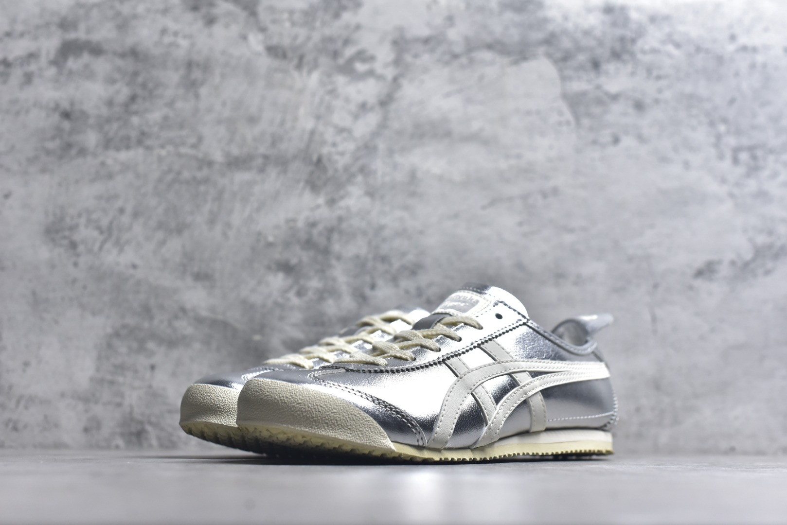 图片[2]-#Onitsuka Tiger鬼塚虎 MEXICO 66 进口皮料 一比一复刻 舒适百搭 低帮 板鞋 男女同款 T16银色 1183B566-021 尺码 35 36 37 37.5 38 39 39.5 40 40.5 41.5 42 42.5 43.5 44 44.5 45-选品中心