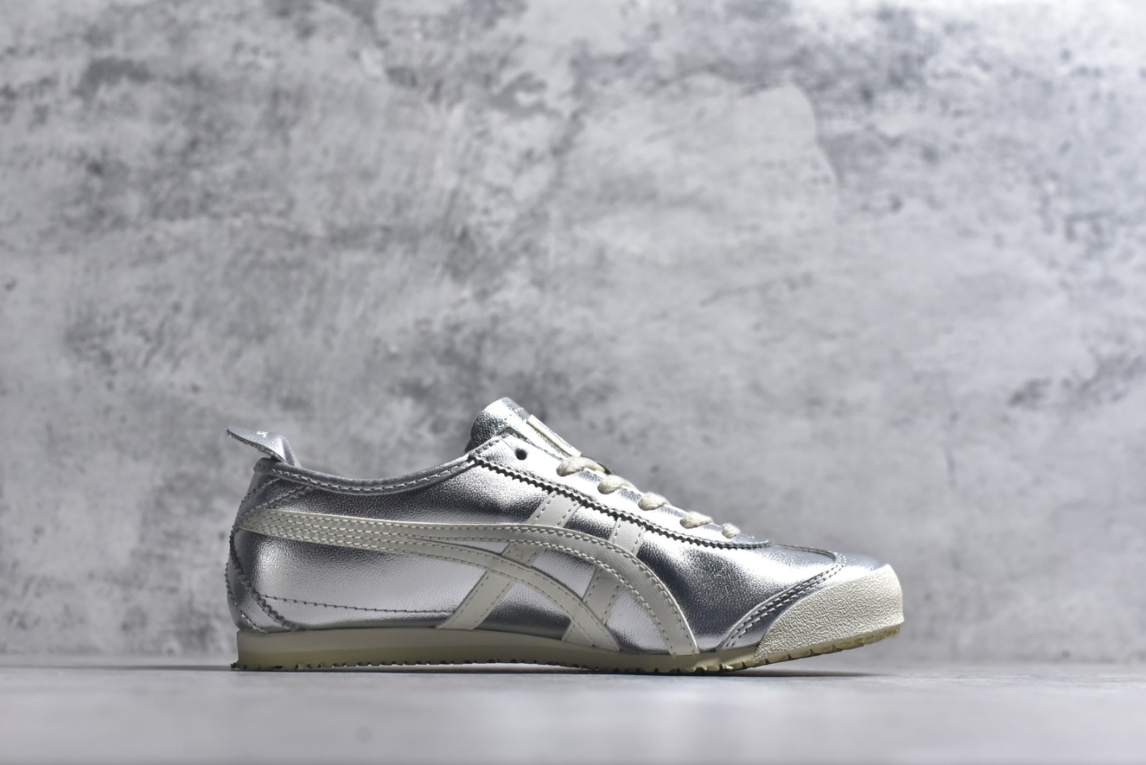 图片[3]-#Onitsuka Tiger鬼塚虎 MEXICO 66 进口皮料 一比一复刻 舒适百搭 低帮 板鞋 男女同款 T16银色 1183B566-021 尺码 35 36 37 37.5 38 39 39.5 40 40.5 41.5 42 42.5 43.5 44 44.5 45-选品中心