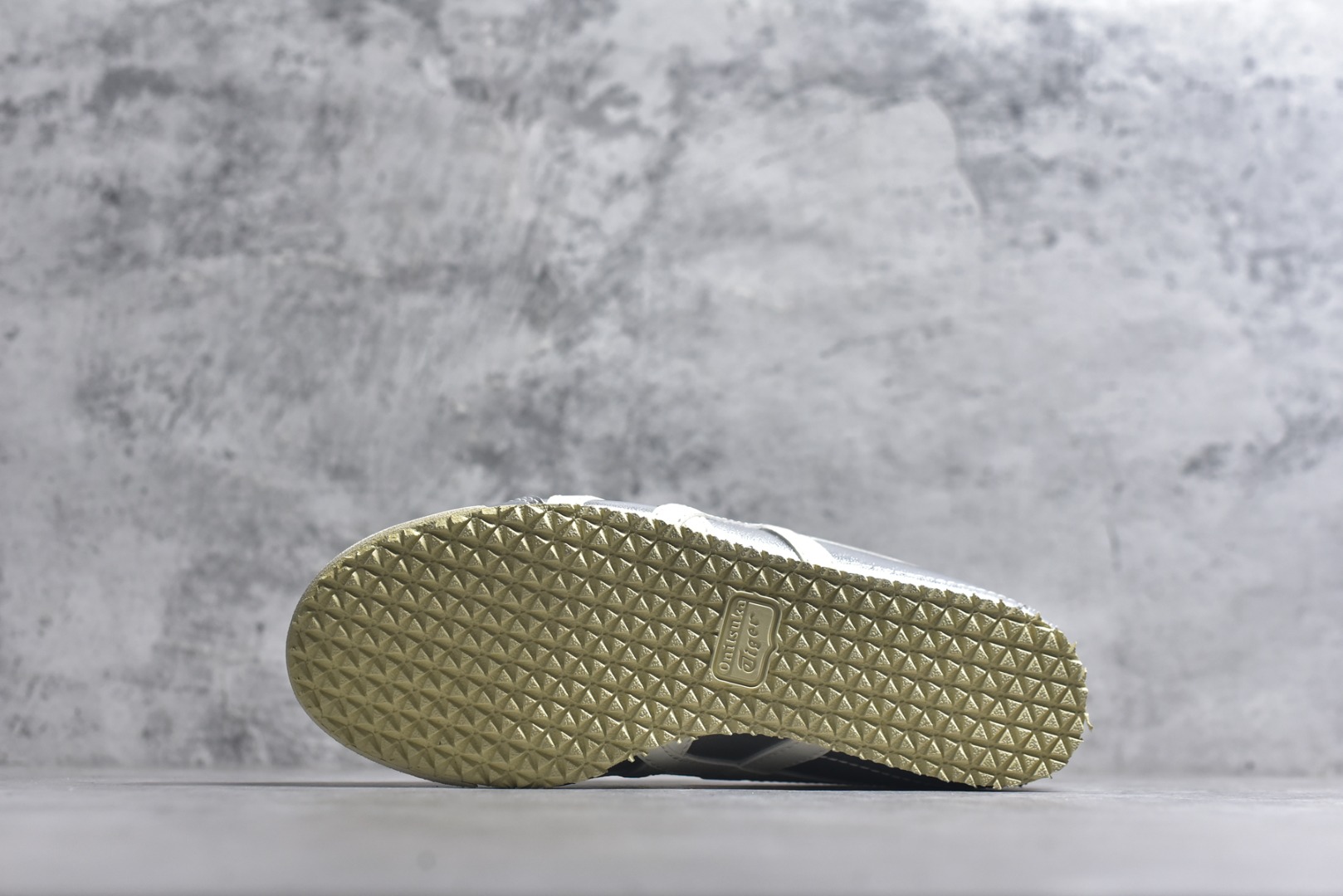 图片[6]-#Onitsuka Tiger鬼塚虎 MEXICO 66 进口皮料 一比一复刻 舒适百搭 低帮 板鞋 男女同款 T16银色 1183B566-021 尺码 35 36 37 37.5 38 39 39.5 40 40.5 41.5 42 42.5 43.5 44 44.5 45-选品中心