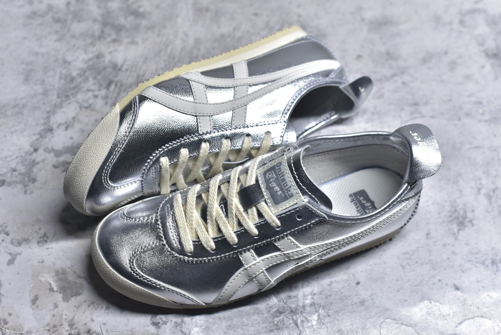 图片[7]-#Onitsuka Tiger鬼塚虎 MEXICO 66 进口皮料 一比一复刻 舒适百搭 低帮 板鞋 男女同款 T16银色 1183B566-021 尺码 35 36 37 37.5 38 39 39.5 40 40.5 41.5 42 42.5 43.5 44 44.5 45-选品中心