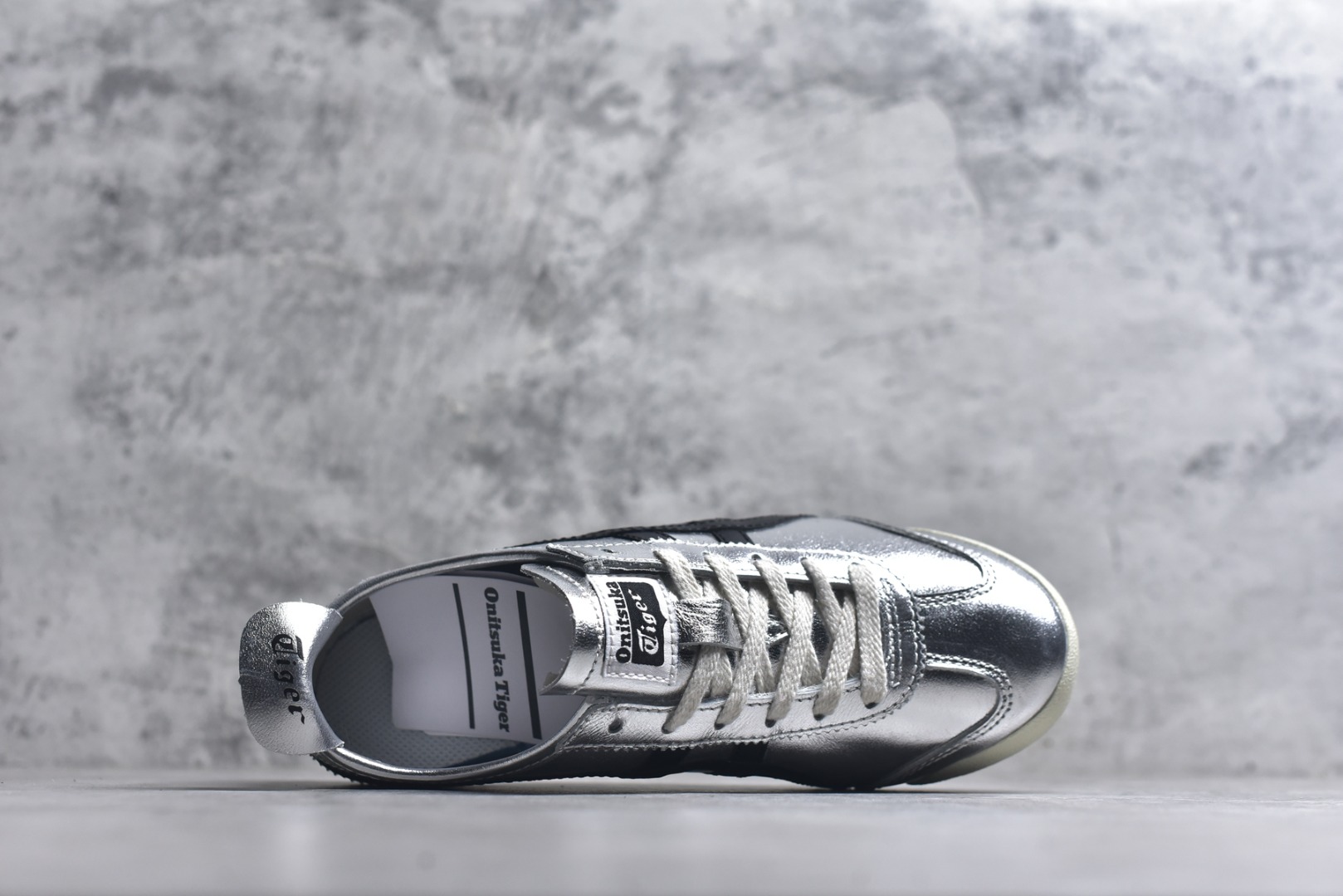 图片[4]-#Onitsuka Tiger鬼塚虎 MEXICO 66 进口皮料 一比一复刻 舒适百搭 低帮 板鞋 男女同款 T14银黑 1183B566-020 尺码 35 36 37 37.5 38 39 39.5 40 40.5 41.5 42 42.5 43.5 44 44.5 45-选品中心