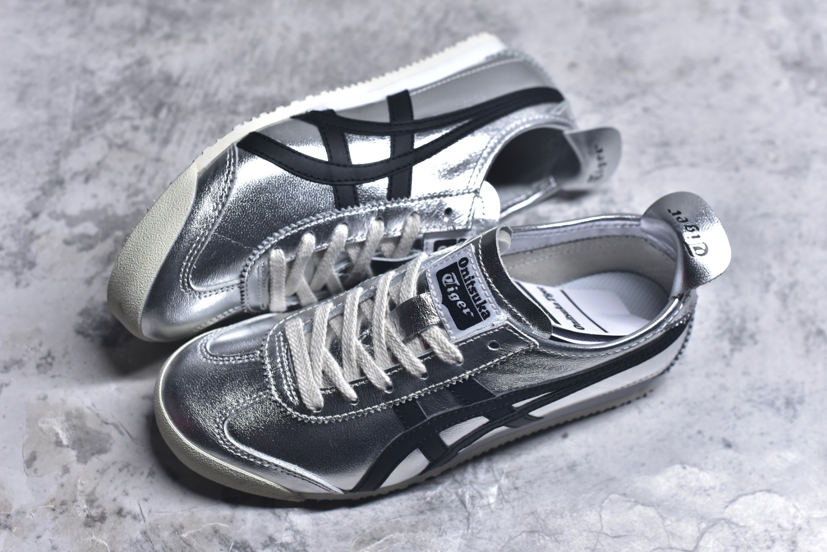 图片[7]-#Onitsuka Tiger鬼塚虎 MEXICO 66 进口皮料 一比一复刻 舒适百搭 低帮 板鞋 男女同款 T14银黑 1183B566-020 尺码 35 36 37 37.5 38 39 39.5 40 40.5 41.5 42 42.5 43.5 44 44.5 45-选品中心