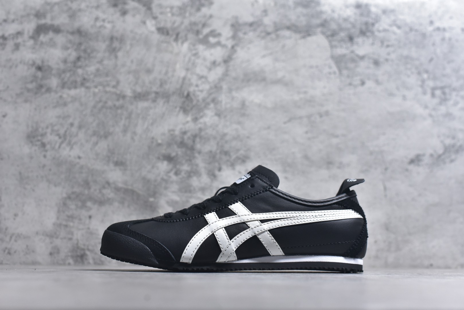 #Onitsuka Tiger鬼塚虎 MEXICO 66 进口皮料 一比一复刻 舒适百搭 低帮 板鞋 男女同款 T17黑白 1183C102-001 尺码 35 36 37 37.5 38 39 39.5 40 40.5 41.5 42 42.5 43.5 44 44.5 45-选品中心