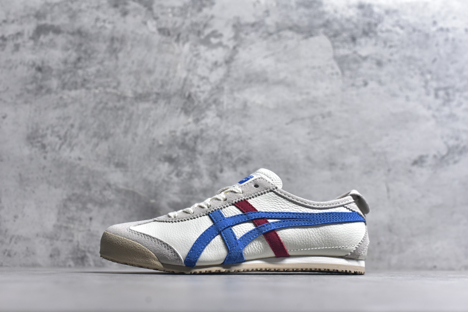 #Onitsuka Tiger鬼塚虎 MEXICO 66 进口皮料 一比一复刻 舒适百搭 低帮 板鞋 男女同款 T13米白蓝红 TH2J4L-0142 尺码 35 36 37 37.5 38 39 39.5 40 40.5 41.5 42 42.5 43.5 44 44.5 45-选品中心