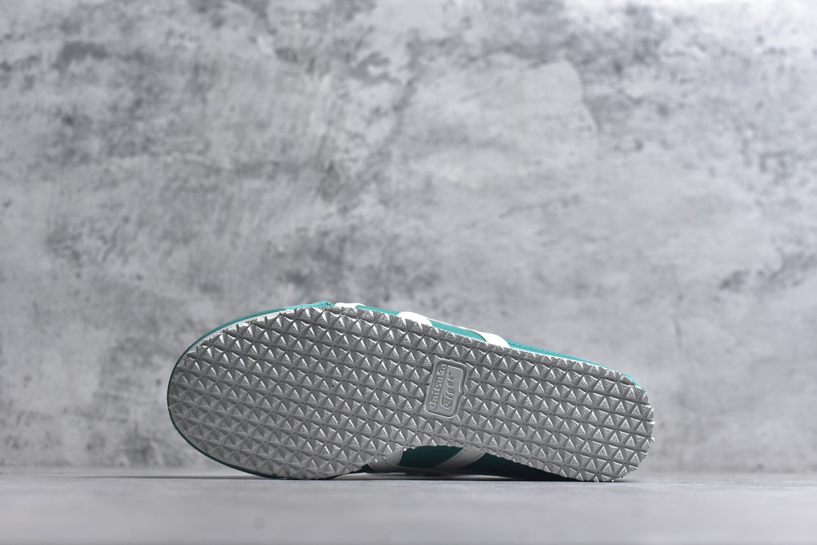 图片[6]-#Onitsuka Tiger鬼塚虎 MEXICO 66 进口皮料 一比一复刻 舒适百搭 低帮 板鞋 男女同款 T23绿白 1183B771-300尺码 35 36 37 37.5 38 39 39.5 40 40.5 41.5 42 42.5 43.5 44 44.5 45-选品中心