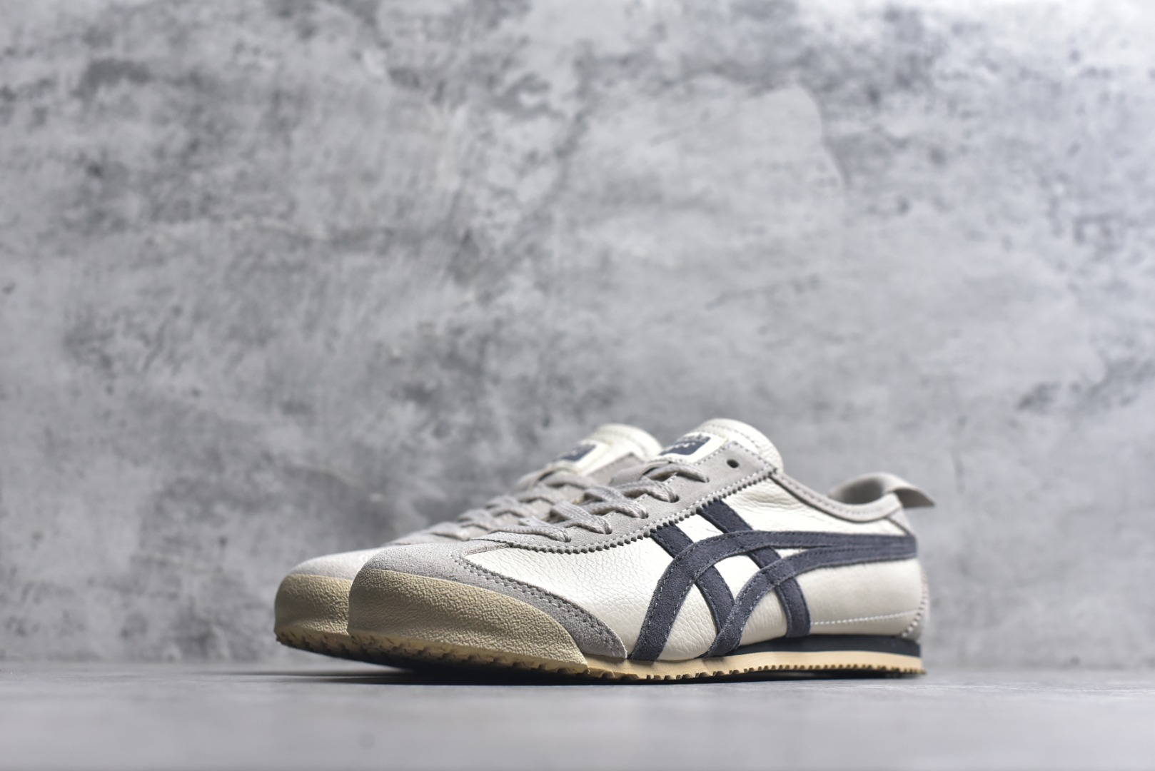 图片[2]-#Onitsuka Tiger鬼塚虎 MEXICO 66 进口皮料 一比一复刻 舒适百搭 低帮 板鞋 男女同款 T19奶白碳灰 D2J4L-0297 尺码 35 36 37 37.5 38 39 39.5 40 40.5 41.5 42 42.5 43.5 44 44.5 45-选品中心