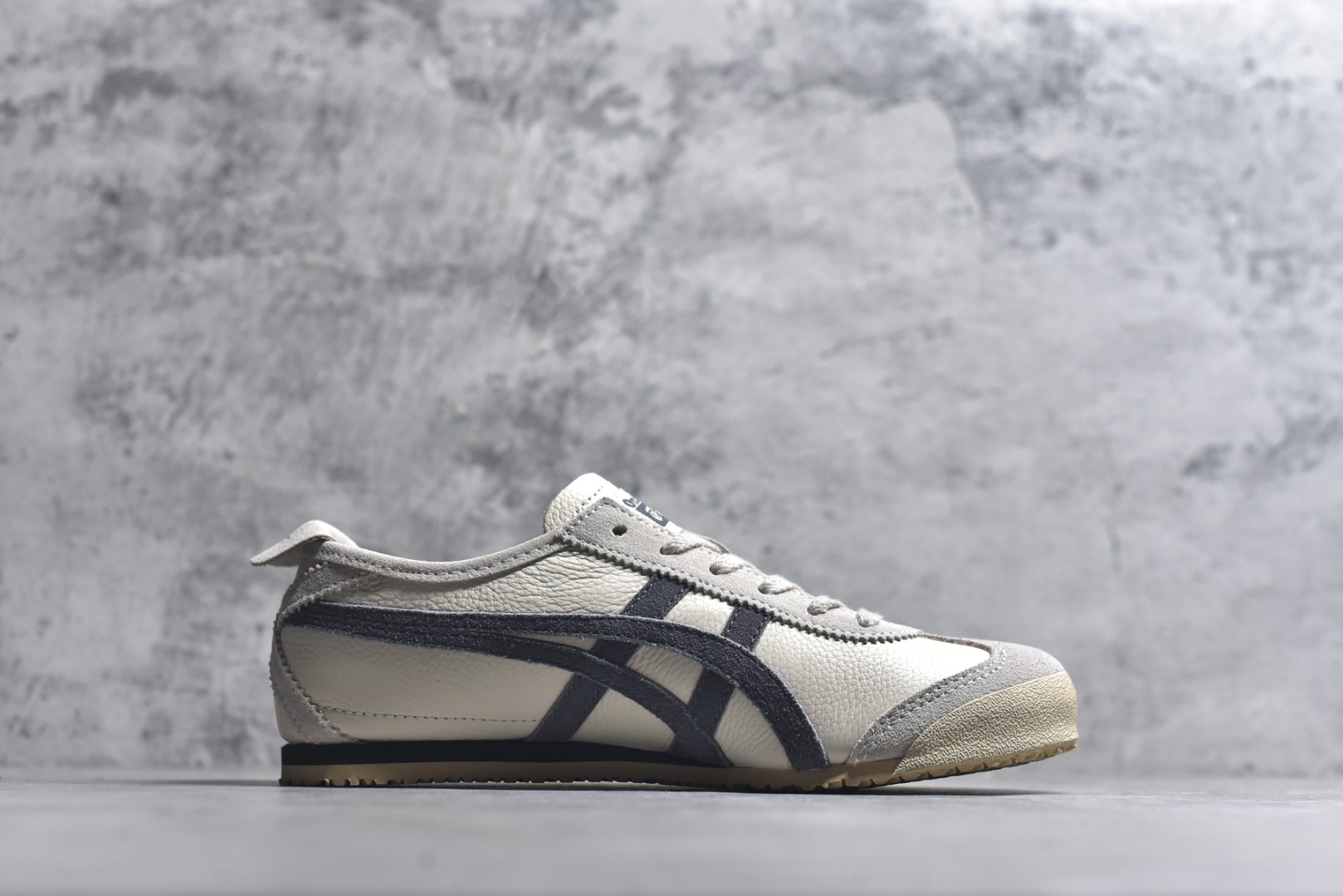 图片[3]-#Onitsuka Tiger鬼塚虎 MEXICO 66 进口皮料 一比一复刻 舒适百搭 低帮 板鞋 男女同款 T19奶白碳灰 D2J4L-0297 尺码 35 36 37 37.5 38 39 39.5 40 40.5 41.5 42 42.5 43.5 44 44.5 45-选品中心