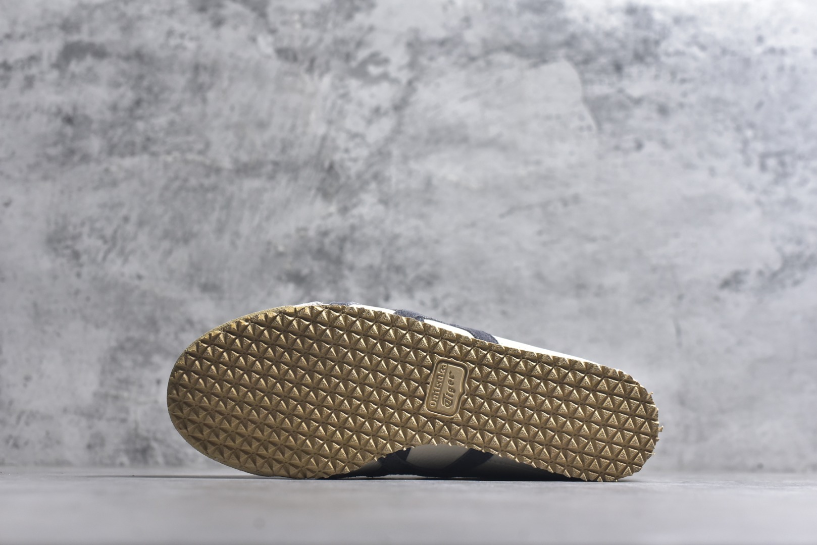 图片[6]-#Onitsuka Tiger鬼塚虎 MEXICO 66 进口皮料 一比一复刻 舒适百搭 低帮 板鞋 男女同款 T19奶白碳灰 D2J4L-0297 尺码 35 36 37 37.5 38 39 39.5 40 40.5 41.5 42 42.5 43.5 44 44.5 45-选品中心