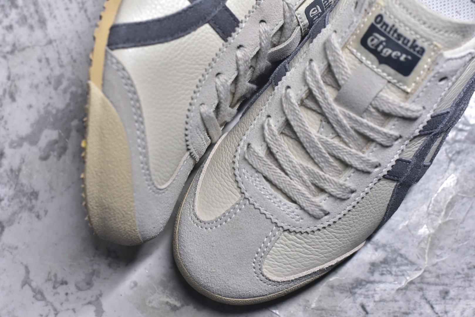 图片[8]-#Onitsuka Tiger鬼塚虎 MEXICO 66 进口皮料 一比一复刻 舒适百搭 低帮 板鞋 男女同款 T19奶白碳灰 D2J4L-0297 尺码 35 36 37 37.5 38 39 39.5 40 40.5 41.5 42 42.5 43.5 44 44.5 45-选品中心