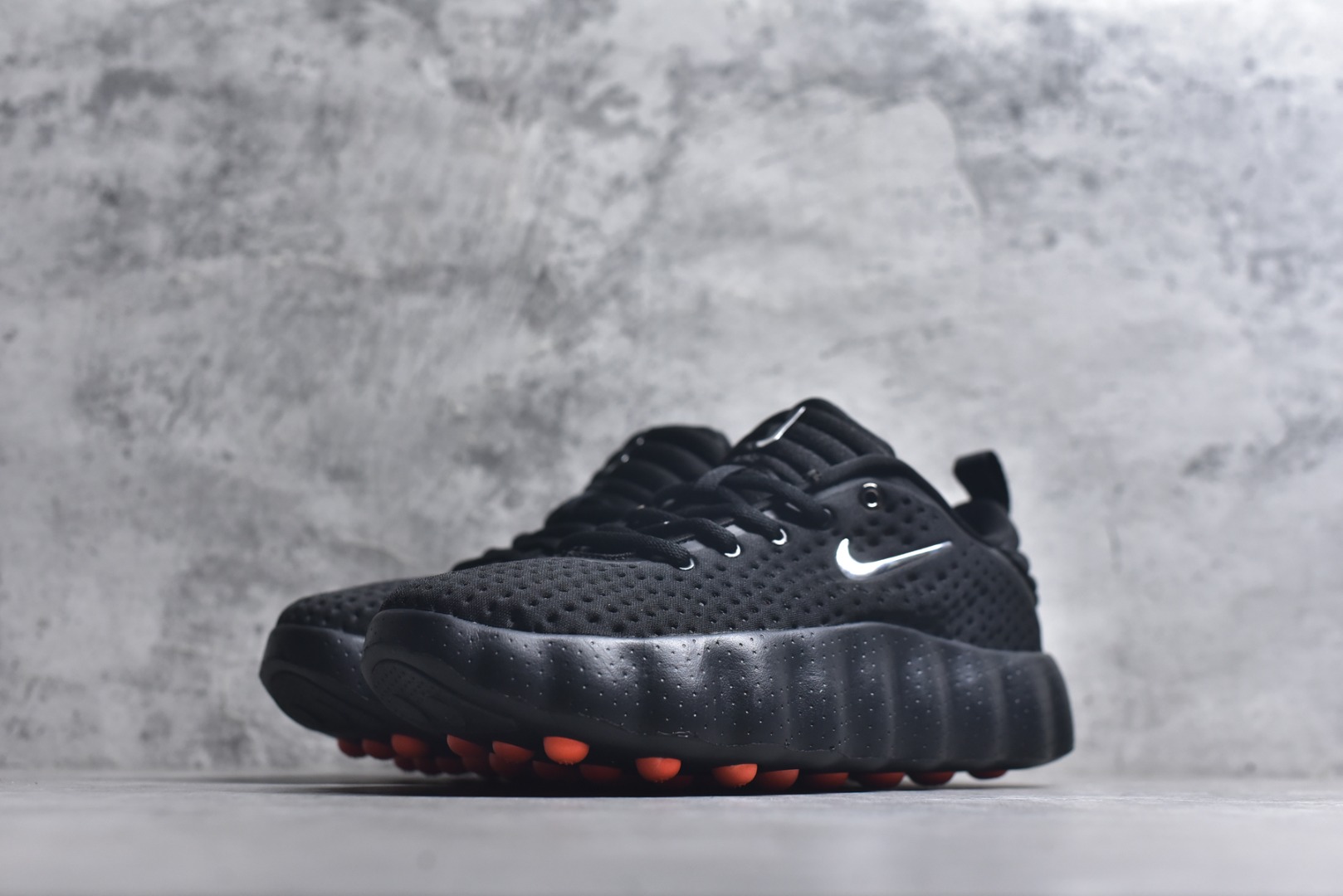 图片[2]-#NK Mind 002 黑科技足底按摩舒适贴合训练鞋 HQ4308-001 该系列首作 Mind 001 从神经科学中汲取灵感，打造出一款不仅外观独特，更能为穿着者带来别样感知体验的球鞋，此次新作将继续延续此核心方向。历时十年打磨的 Mind 系列，承载着 Nike 对未来鞋款的愿景呈现。系列中的每双鞋，外底均由 22 个独立泡沫结节构成，旨在模拟赤足般的体验。这些结节通过与足底感官感受器的相互作用，从而促进人体的自然步态。 尺码：36 36.5 37.5 38 38.5 39 40 40.5 41 42 42.5 43 44 44.5 45-选品中心