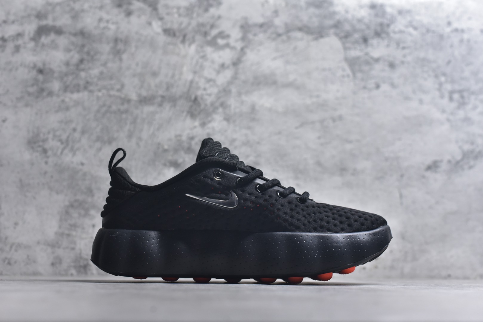 图片[3]-#NK Mind 002 黑科技足底按摩舒适贴合训练鞋 HQ4308-001 该系列首作 Mind 001 从神经科学中汲取灵感，打造出一款不仅外观独特，更能为穿着者带来别样感知体验的球鞋，此次新作将继续延续此核心方向。历时十年打磨的 Mind 系列，承载着 Nike 对未来鞋款的愿景呈现。系列中的每双鞋，外底均由 22 个独立泡沫结节构成，旨在模拟赤足般的体验。这些结节通过与足底感官感受器的相互作用，从而促进人体的自然步态。 尺码：36 36.5 37.5 38 38.5 39 40 40.5 41 42 42.5 43 44 44.5 45-选品中心