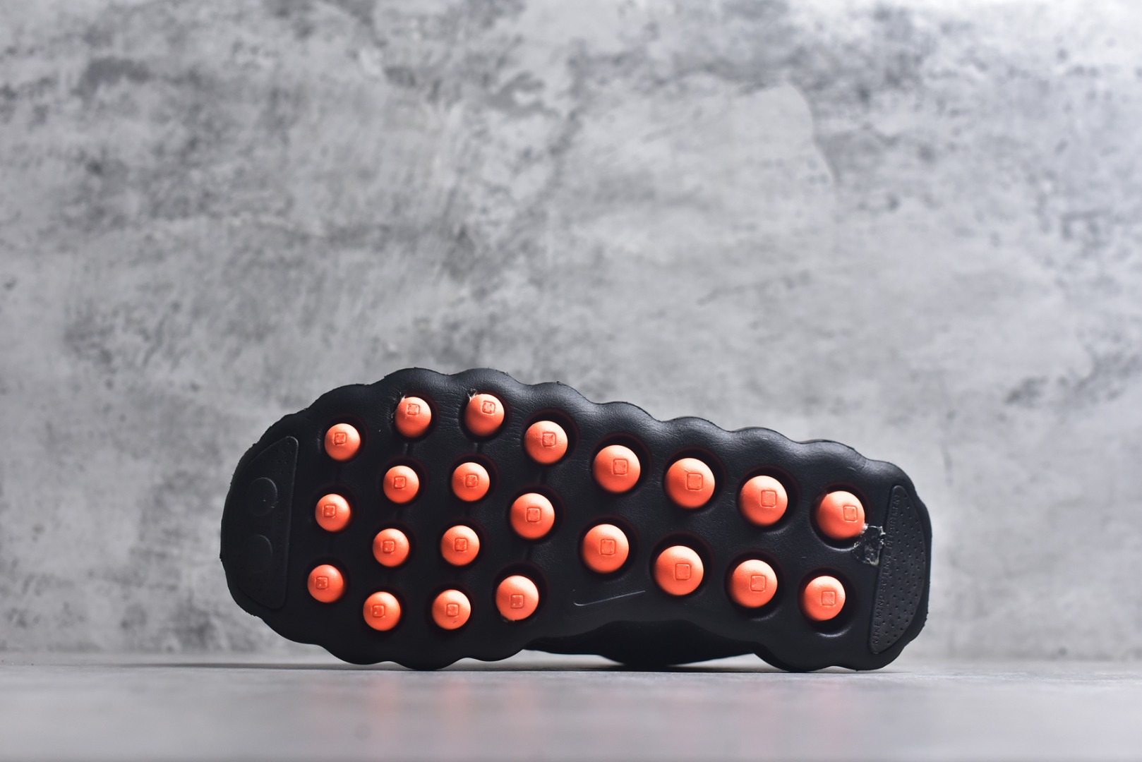 图片[6]-#NK Mind 002 黑科技足底按摩舒适贴合训练鞋 HQ4308-001 该系列首作 Mind 001 从神经科学中汲取灵感，打造出一款不仅外观独特，更能为穿着者带来别样感知体验的球鞋，此次新作将继续延续此核心方向。历时十年打磨的 Mind 系列，承载着 Nike 对未来鞋款的愿景呈现。系列中的每双鞋，外底均由 22 个独立泡沫结节构成，旨在模拟赤足般的体验。这些结节通过与足底感官感受器的相互作用，从而促进人体的自然步态。 尺码：36 36.5 37.5 38 38.5 39 40 40.5 41 42 42.5 43 44 44.5 45-选品中心