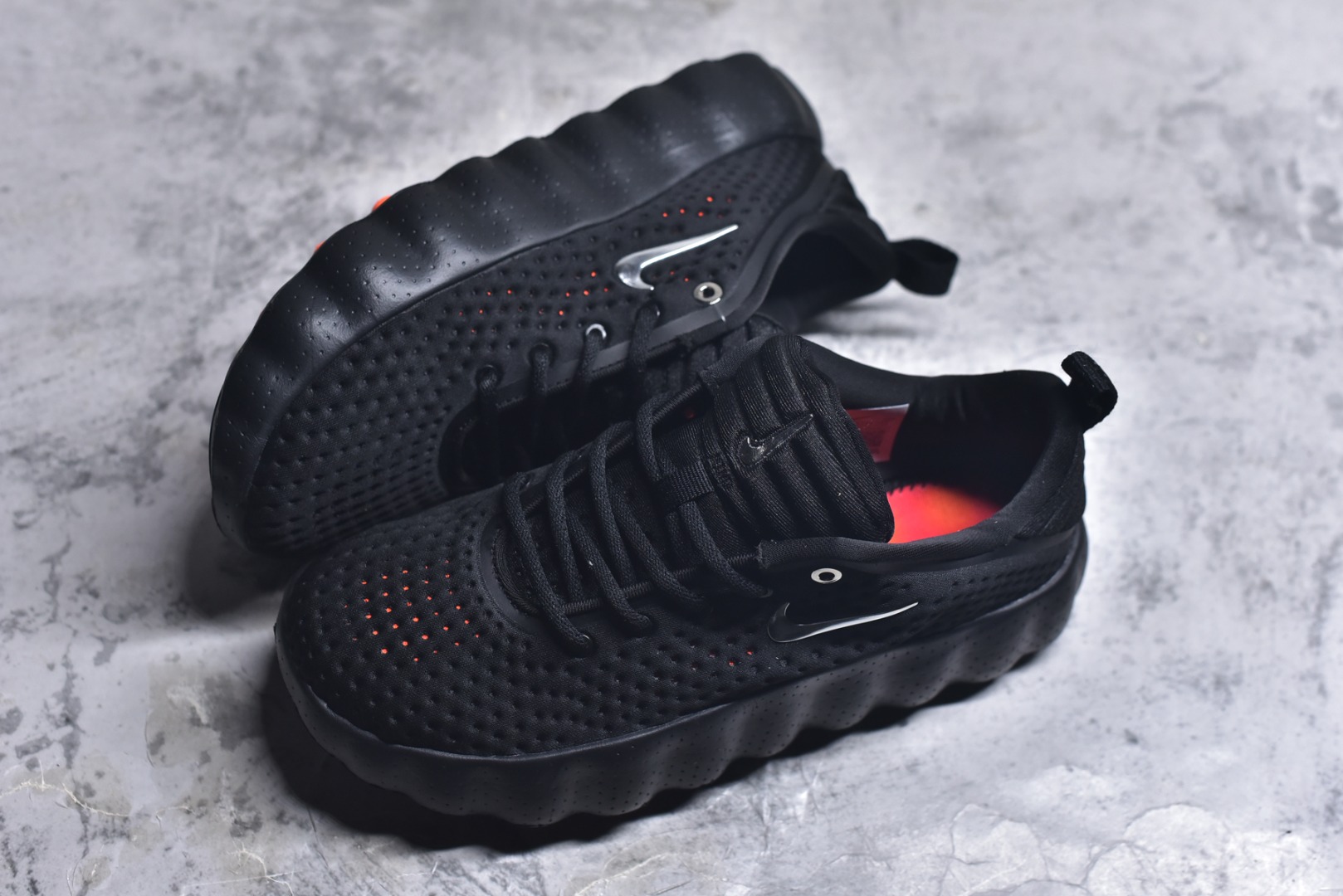 图片[7]-#NK Mind 002 黑科技足底按摩舒适贴合训练鞋 HQ4308-001 该系列首作 Mind 001 从神经科学中汲取灵感，打造出一款不仅外观独特，更能为穿着者带来别样感知体验的球鞋，此次新作将继续延续此核心方向。历时十年打磨的 Mind 系列，承载着 Nike 对未来鞋款的愿景呈现。系列中的每双鞋，外底均由 22 个独立泡沫结节构成，旨在模拟赤足般的体验。这些结节通过与足底感官感受器的相互作用，从而促进人体的自然步态。 尺码：36 36.5 37.5 38 38.5 39 40 40.5 41 42 42.5 43 44 44.5 45-选品中心