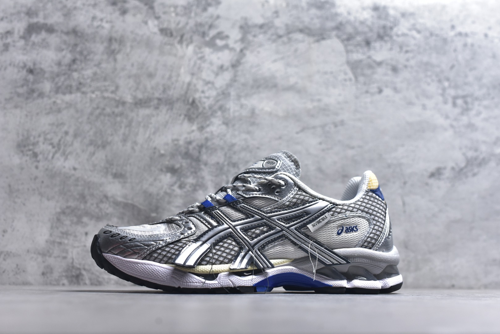 #Asics Gel-Nimbus 10.1 亚瑟士复古透气休闲鞋缓震耐磨跑步鞋 #鞋面采用无缝线鞋面，贴合脚型，穿着舒适；中底360°环绕式GL，提供良好的缓冲性能；货号：1203A814-021 尺码：36-45（半）-选品中心