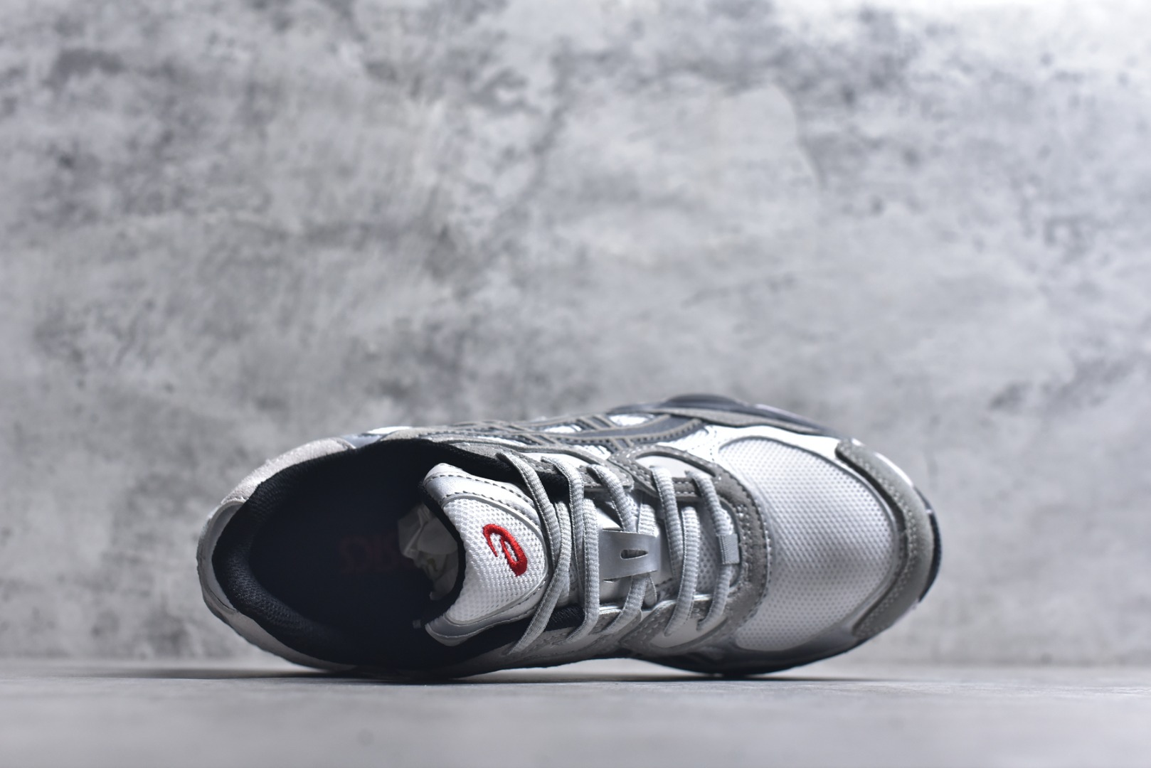 图片[4]-#Asics GEL-NYC 亚瑟士防滑耐磨透气低帮运动休闲鞋 GEL-NYC™ 运动鞋的灵感源自传统和现代高性能跑步风格 其鞋面结构参考了 2000 年代初的 GEL-NIMBUS™ 3 鞋 并将其与 MC-PLUS V 设计中的各种装饰融为一体 该工装通过使用 GEL-CUMULUS® 16 鞋的工装系统来对比鞋面的复古风格 通过轻质泡沫和 GEL® 技术嵌入物的结合 这种中底结构有助于创造先进的脚底舒适度 尺码：36-47-选品中心