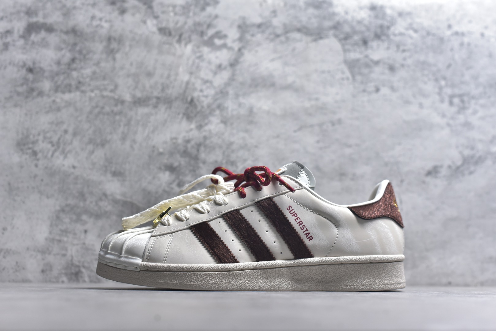 #Adidas Originals Superstar 马年限定 CNY新年款 贝壳头系列 阿迪达斯 低帮经典百搭休闲运动板鞋 货号： KJ6293 尺码：35-45（半）-选品中心