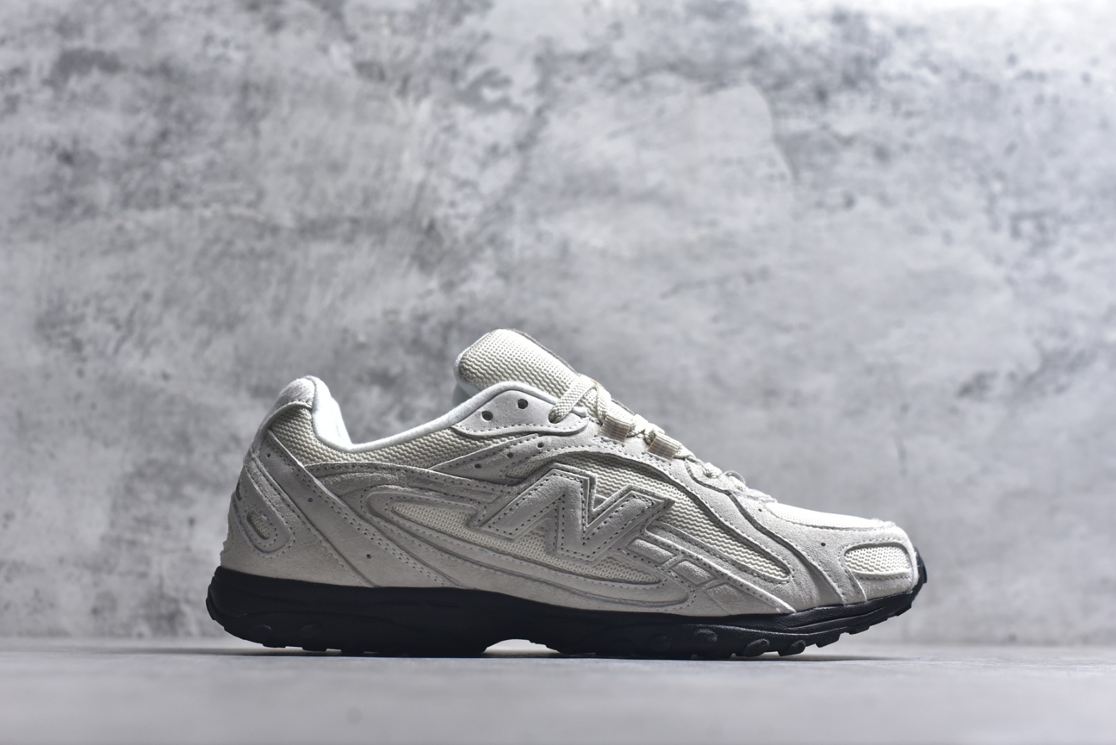 图片[3]-#New Balance 204L 薄底鞋 薄底皮质鞋带德训miu系 减震耐磨包裹性支撑轻便 低帮 生活休闲鞋 轻盈脚感质感兼具 鞋身搭载EVA科技中底,适用多元穿搭场合为户外出行提供舒适长远的穿搭体验 货号：U204L8OV 尺码：36 37 37.5 38 38.5 39 40 40.5 41 42 42.5 43 44 44.5 45-选品中心