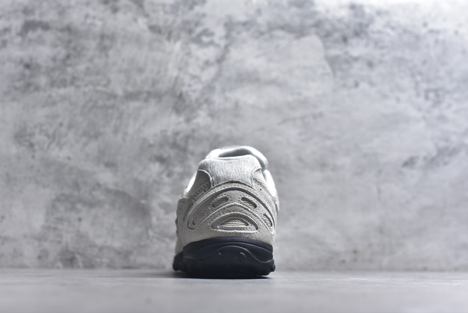 图片[5]-#New Balance 204L 薄底鞋 薄底皮质鞋带德训miu系 减震耐磨包裹性支撑轻便 低帮 生活休闲鞋 轻盈脚感质感兼具 鞋身搭载EVA科技中底,适用多元穿搭场合为户外出行提供舒适长远的穿搭体验 货号：U204L8OV 尺码：36 37 37.5 38 38.5 39 40 40.5 41 42 42.5 43 44 44.5 45-选品中心