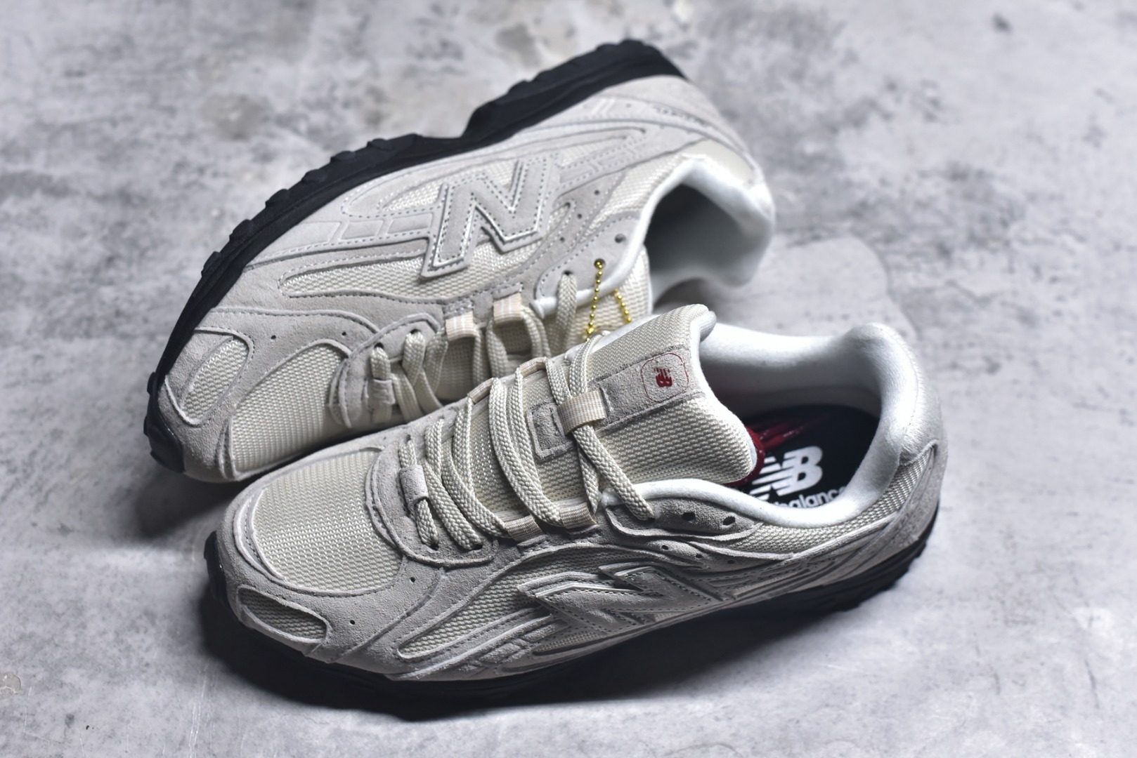 图片[7]-#New Balance 204L 薄底鞋 薄底皮质鞋带德训miu系 减震耐磨包裹性支撑轻便 低帮 生活休闲鞋 轻盈脚感质感兼具 鞋身搭载EVA科技中底,适用多元穿搭场合为户外出行提供舒适长远的穿搭体验 货号：U204L8OV 尺码：36 37 37.5 38 38.5 39 40 40.5 41 42 42.5 43 44 44.5 45-选品中心