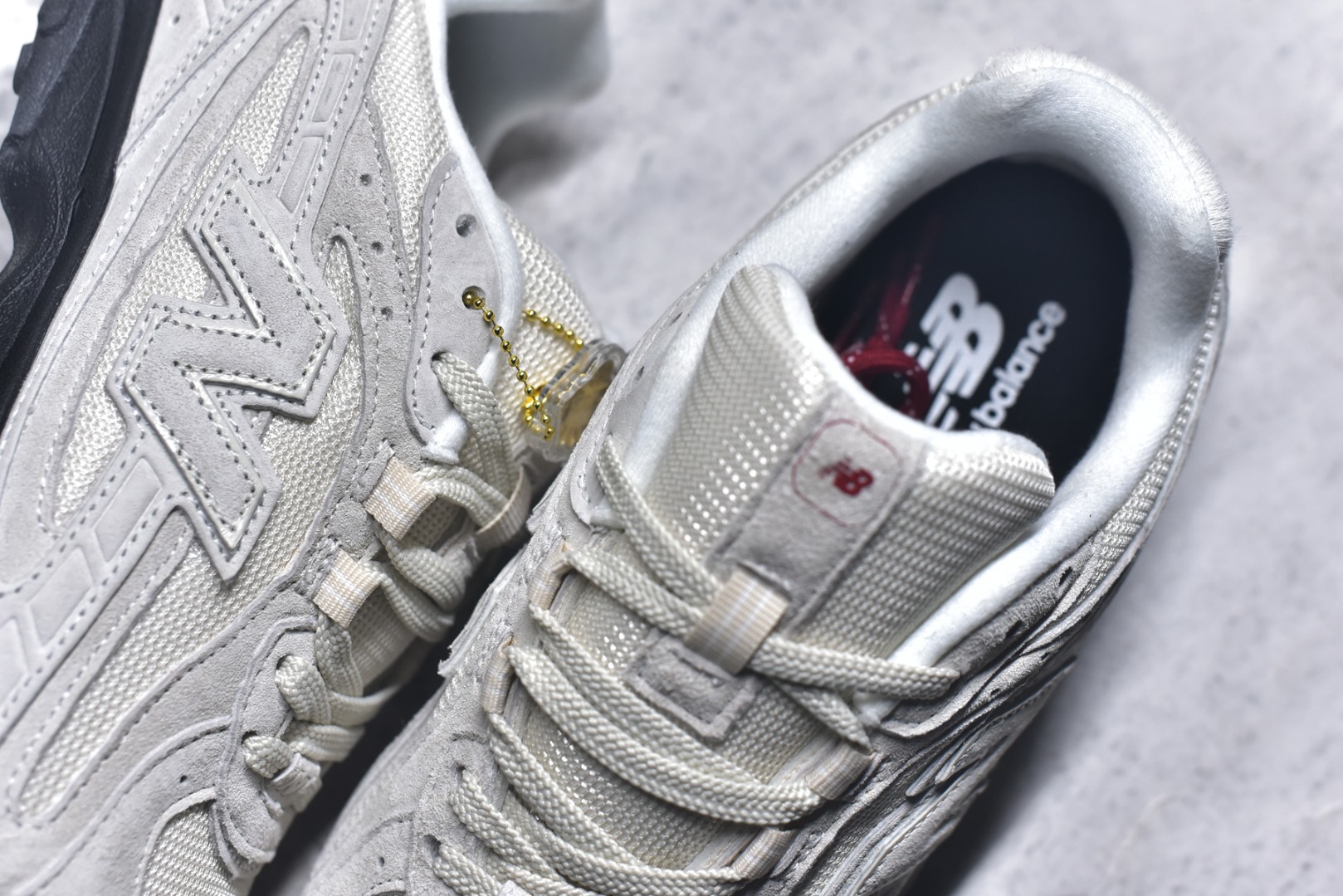 图片[9]-#New Balance 204L 薄底鞋 薄底皮质鞋带德训miu系 减震耐磨包裹性支撑轻便 低帮 生活休闲鞋 轻盈脚感质感兼具 鞋身搭载EVA科技中底,适用多元穿搭场合为户外出行提供舒适长远的穿搭体验 货号：U204L8OV 尺码：36 37 37.5 38 38.5 39 40 40.5 41 42 42.5 43 44 44.5 45-选品中心