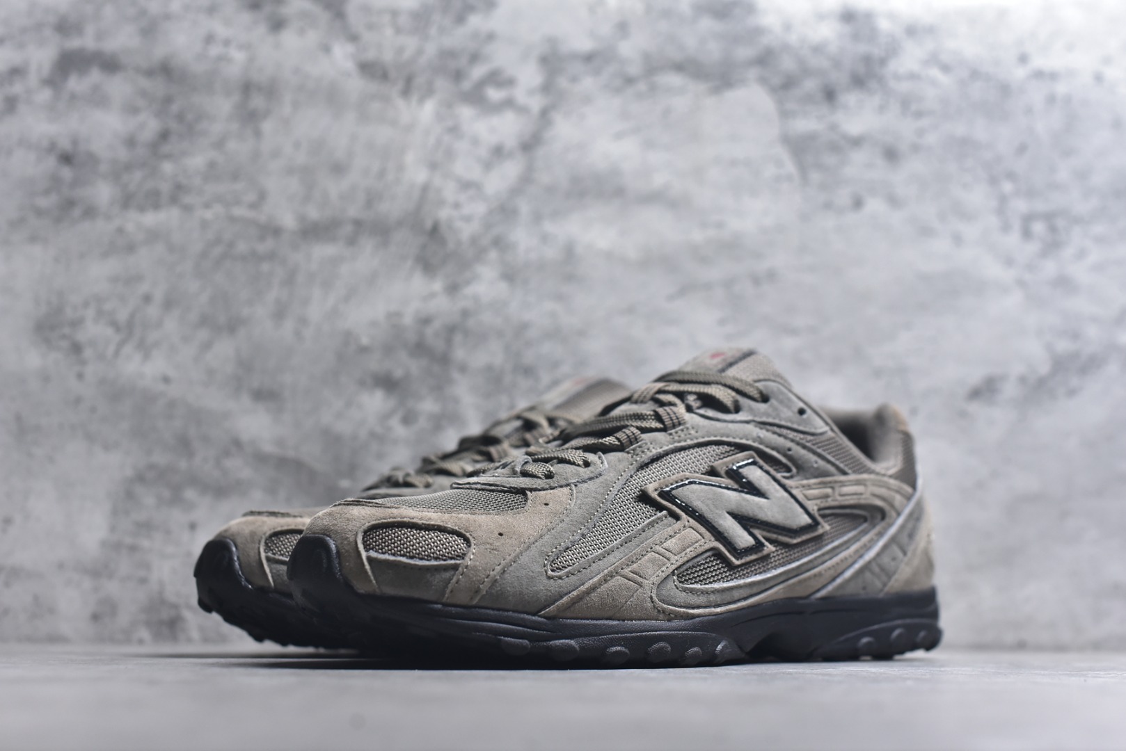 图片[2]-#New Balance 204L 薄底鞋 薄底皮质鞋带德训miu系 减震耐磨包裹性支撑轻便 低帮 生活休闲鞋 轻盈脚感质感兼具 鞋身搭载EVA科技中底,适用多元穿搭场合为户外出行提供舒适长远的穿搭体验 货号：U204L3K9 尺码：36 37 37.5 38 38.5 39 40 40.5 41 42 42.5 43 44 44.5 45-选品中心