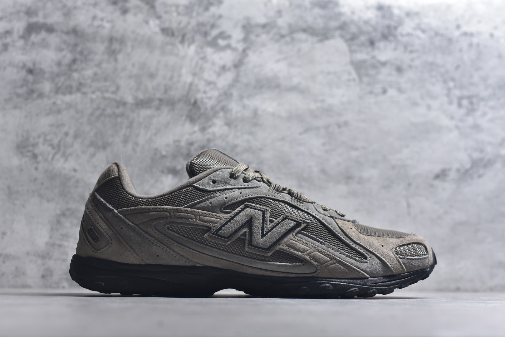 图片[3]-#New Balance 204L 薄底鞋 薄底皮质鞋带德训miu系 减震耐磨包裹性支撑轻便 低帮 生活休闲鞋 轻盈脚感质感兼具 鞋身搭载EVA科技中底,适用多元穿搭场合为户外出行提供舒适长远的穿搭体验 货号：U204L3K9 尺码：36 37 37.5 38 38.5 39 40 40.5 41 42 42.5 43 44 44.5 45-选品中心