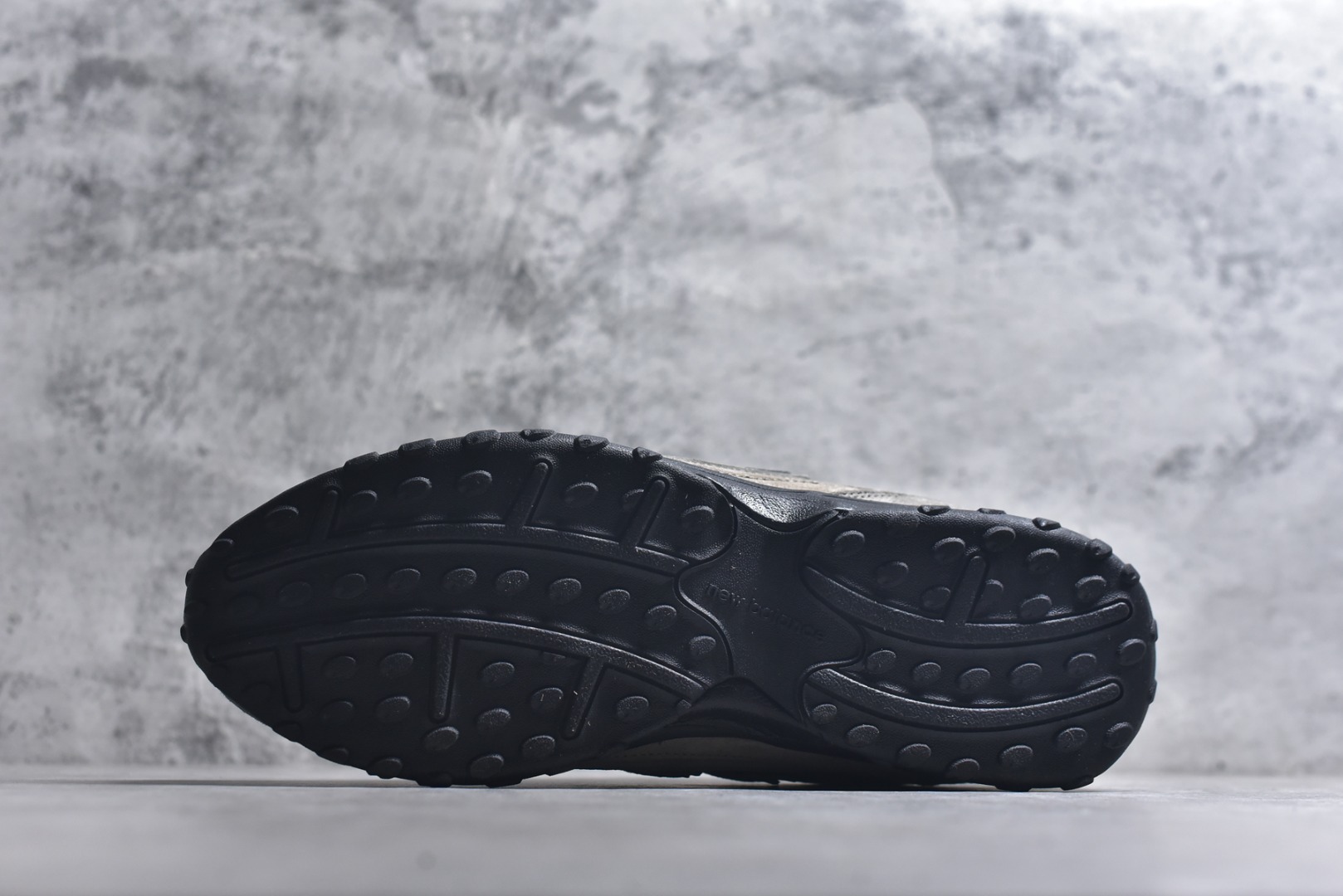 图片[6]-#New Balance 204L 薄底鞋 薄底皮质鞋带德训miu系 减震耐磨包裹性支撑轻便 低帮 生活休闲鞋 轻盈脚感质感兼具 鞋身搭载EVA科技中底,适用多元穿搭场合为户外出行提供舒适长远的穿搭体验 货号：U204L3K9 尺码：36 37 37.5 38 38.5 39 40 40.5 41 42 42.5 43 44 44.5 45-选品中心