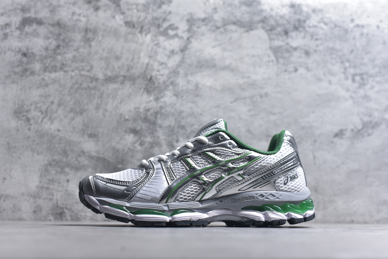 #Asics Gel-Kayano 12.1 亚瑟士 运动休闲透气专业跑鞋 采用工程弹性双层再生针织密度鞋面材质 后跟3D可视GEL缓震乳胶物料 升级FF BLAST PLUS全新缓震中底部位科技材质 外置高耐磨橡胶外底 稳步升级 跑出节奏 货号：1203A759-100 尺码：36-47-选品中心