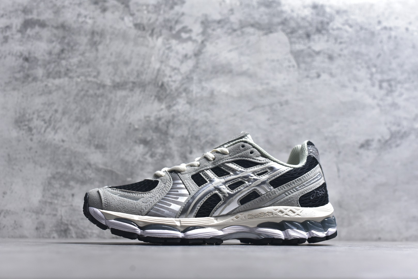 #Asics Gel-Kayano 12.1 亚瑟士 运动休闲透气专业跑鞋 采用工程弹性双层再生针织密度鞋面材质 后跟3D可视GEL缓震乳胶物料 升级FF BLAST PLUS全新缓震中底部位科技材质 外置高耐磨橡胶外底 稳步升级 跑出节奏 货号：1203A846-020 尺码：36-47-选品中心
