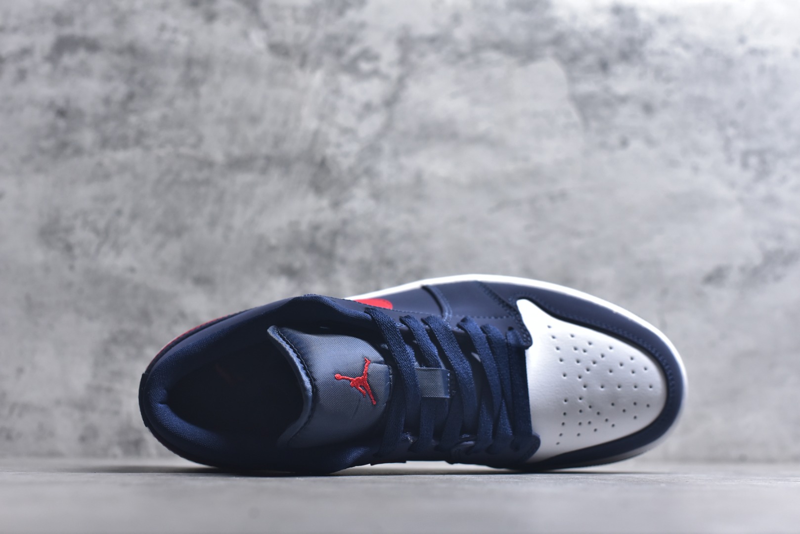 图片[4]-#Air Jordan AJ1 Low 低帮系列 全新流水线出品 全配色原鞋对照 原楦原纸板开发 客订头层皮料 全鞋电脑针车 私模大底正确咬花克重内置气垫 原盒内外原标 完美零毛边处理 多重QC质检 超越公司货的品控标准 实实在在的免检产品 货号：CZ8454-400 尺码：36-45半\”},\”album\”：{\”name\”：\”🐲渠道货㊣(天猫专柜实体)-选品中心