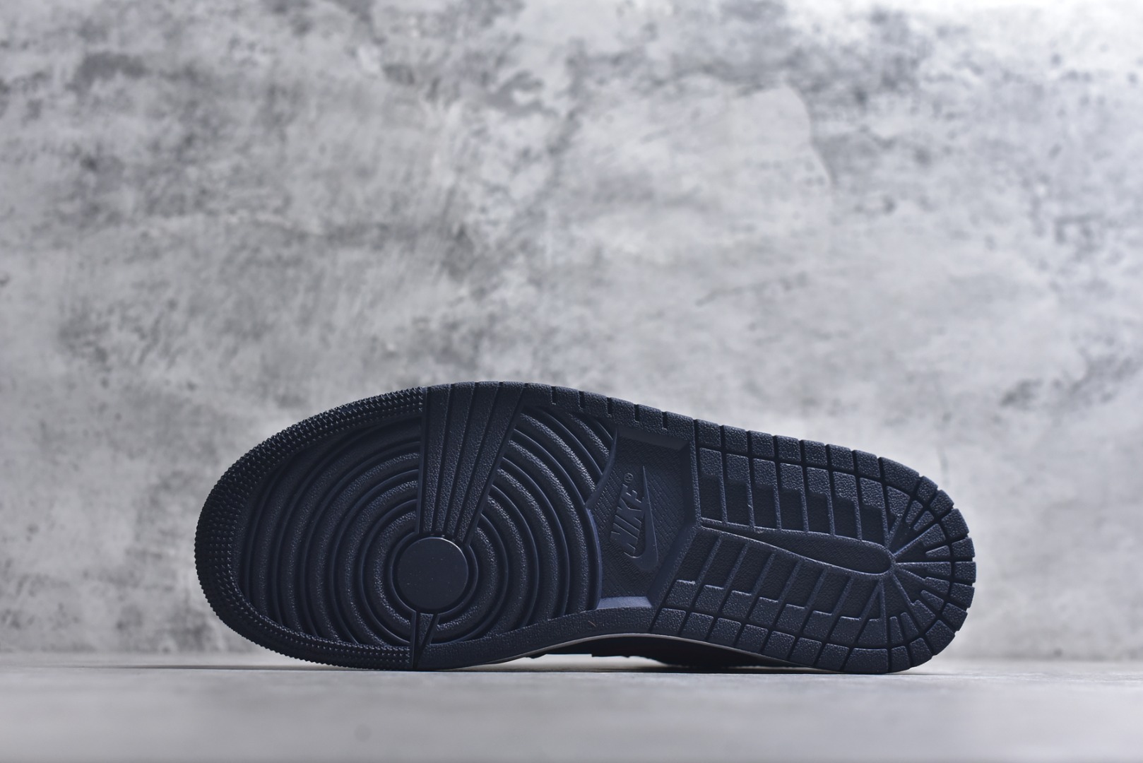 图片[6]-#Air Jordan AJ1 Low 低帮系列 全新流水线出品 全配色原鞋对照 原楦原纸板开发 客订头层皮料 全鞋电脑针车 私模大底正确咬花克重内置气垫 原盒内外原标 完美零毛边处理 多重QC质检 超越公司货的品控标准 实实在在的免检产品 货号：CZ8454-400 尺码：36-45半\”},\”album\”：{\”name\”：\”🐲渠道货㊣(天猫专柜实体)-选品中心