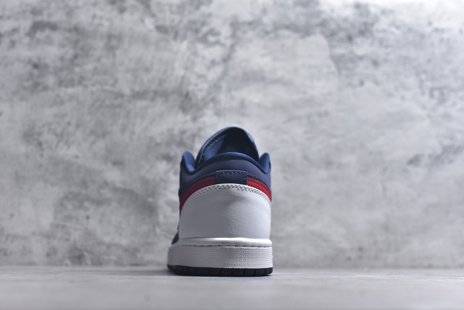 图片[5]-#Air Jordan AJ1 Low 低帮系列 全新流水线出品 全配色原鞋对照 原楦原纸板开发 客订头层皮料 全鞋电脑针车 私模大底正确咬花克重内置气垫 原盒内外原标 完美零毛边处理 多重QC质检 超越公司货的品控标准 实实在在的免检产品 货号：CZ8454-400 尺码：36-45半\”},\”album\”：{\”name\”：\”🐲渠道货㊣(天猫专柜实体)-选品中心