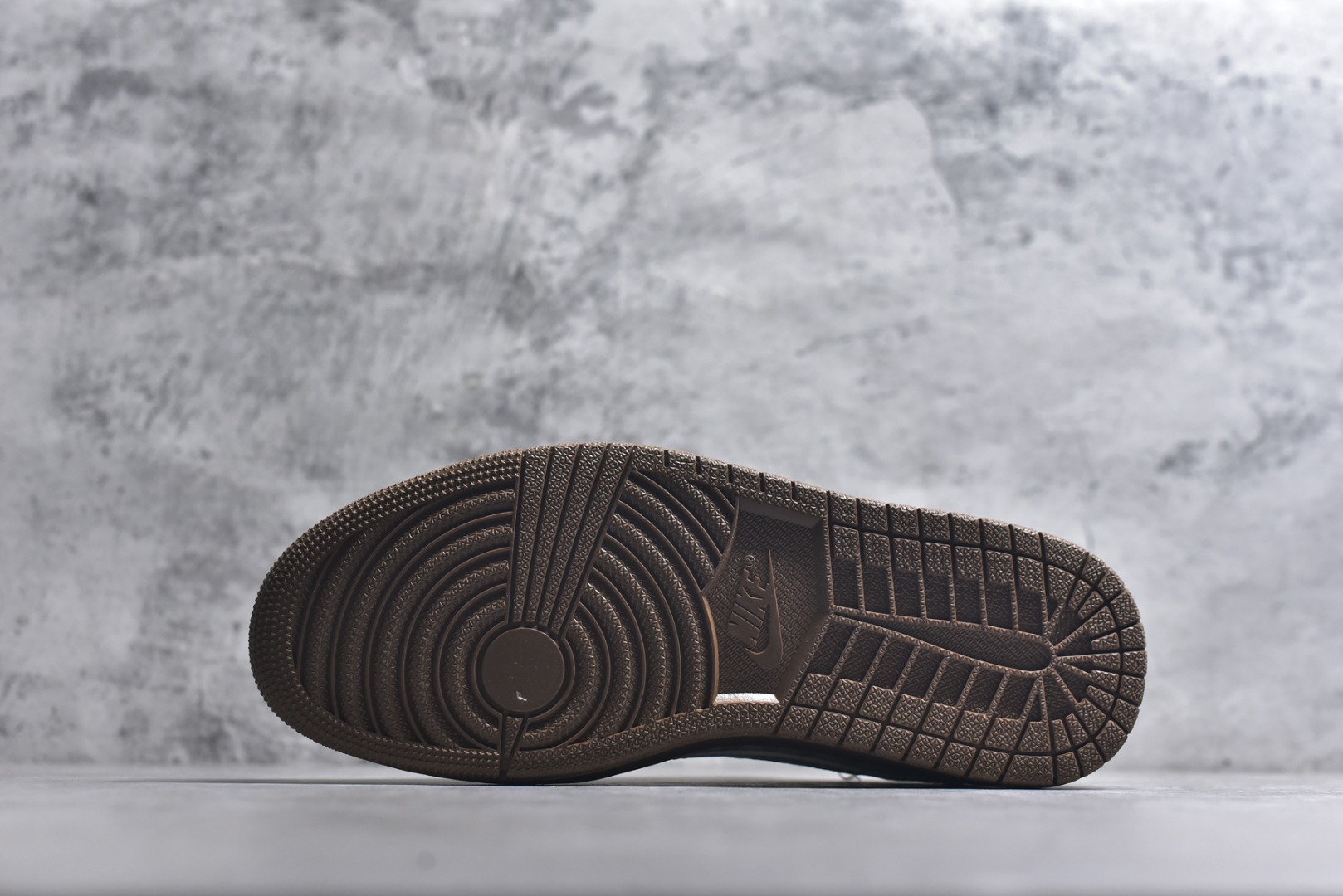 图片[6]-#高端定制 Travis Scott x Jordan 1 Low 马年限定-白棕云纹 倒勾低帮休闲版本 高级夜光效果 原厂全头层皮 大厂纯原品质出货 纯正版型 定制鞋盒 皮料切割干净无任何毛边 细节完美 超高清洁度 货号：NH0601-061 尺码：36 36.5 37.5 38 38.5 39 40 40.5 41 42 42.5 43 44 44.5 45-选品中心