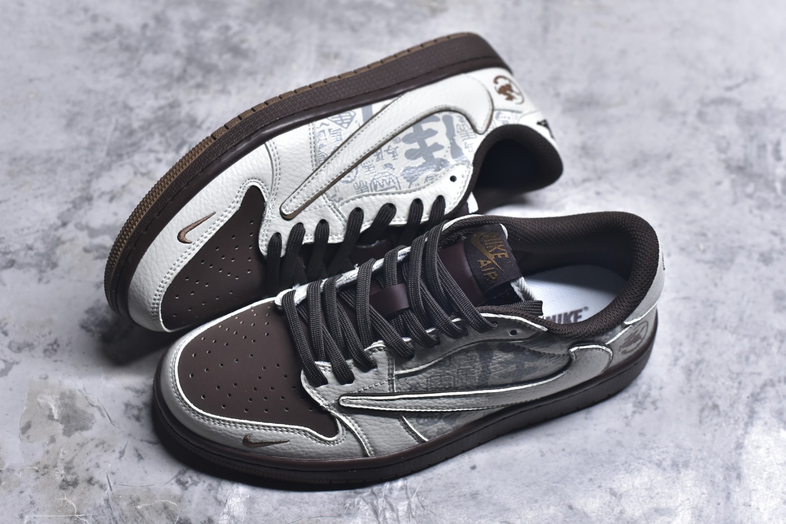 图片[7]-#高端定制 Travis Scott x Jordan 1 Low 马年限定-白棕云纹 倒勾低帮休闲版本 高级夜光效果 原厂全头层皮 大厂纯原品质出货 纯正版型 定制鞋盒 皮料切割干净无任何毛边 细节完美 超高清洁度 货号：NH0601-061 尺码：36 36.5 37.5 38 38.5 39 40 40.5 41 42 42.5 43 44 44.5 45-选品中心