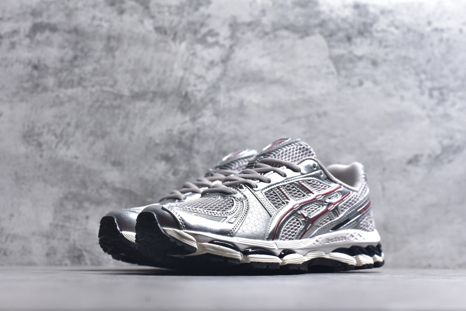 图片[2]-#AsicsGel-Kayano 12.1 亚瑟士运动休闲透气专业跑鞋 提供出众的稳定性与缓冲 此种置于中底内部的自适应发泡材料 可在每一次冲击后帮助足弓重新定位 强化迈步时的支撑性中底处的另一项升级为FFBLASTTM PLUSECO缓冲科技 此种材料含有约24%的生物基成分 可在每一步中创造绵柔的触地脚感PureGELM科技位干鞋跟底部 柔软度比标准GELM科技高65% 为长跑训练者带来令人惊奇的运动顺畅感 货号： 1203A905-020 尺码： 36 -47-选品中心