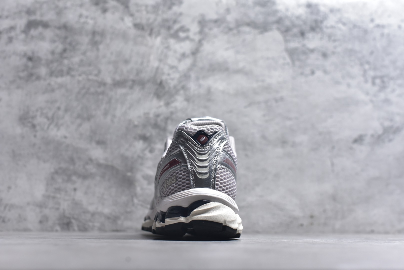 图片[5]-#AsicsGel-Kayano 12.1 亚瑟士运动休闲透气专业跑鞋 提供出众的稳定性与缓冲 此种置于中底内部的自适应发泡材料 可在每一次冲击后帮助足弓重新定位 强化迈步时的支撑性中底处的另一项升级为FFBLASTTM PLUSECO缓冲科技 此种材料含有约24%的生物基成分 可在每一步中创造绵柔的触地脚感PureGELM科技位干鞋跟底部 柔软度比标准GELM科技高65% 为长跑训练者带来令人惊奇的运动顺畅感 货号： 1203A905-020 尺码： 36 -47-选品中心