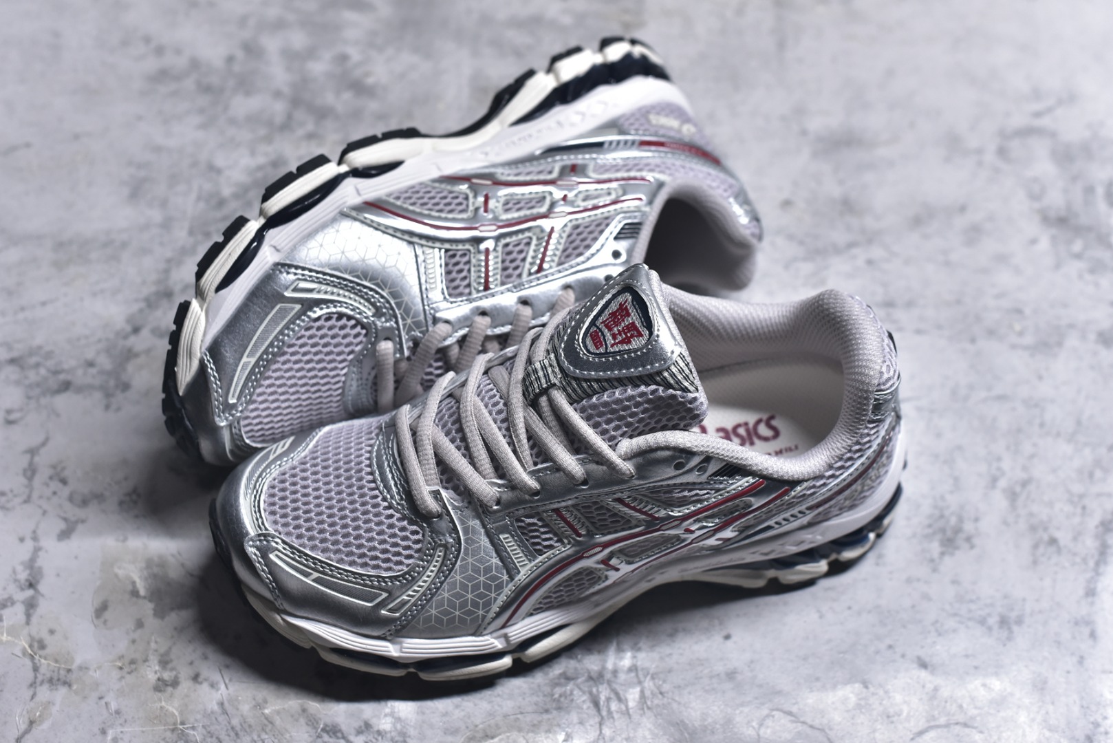 图片[7]-#AsicsGel-Kayano 12.1 亚瑟士运动休闲透气专业跑鞋 提供出众的稳定性与缓冲 此种置于中底内部的自适应发泡材料 可在每一次冲击后帮助足弓重新定位 强化迈步时的支撑性中底处的另一项升级为FFBLASTTM PLUSECO缓冲科技 此种材料含有约24%的生物基成分 可在每一步中创造绵柔的触地脚感PureGELM科技位干鞋跟底部 柔软度比标准GELM科技高65% 为长跑训练者带来令人惊奇的运动顺畅感 货号： 1203A905-020 尺码： 36 -47-选品中心