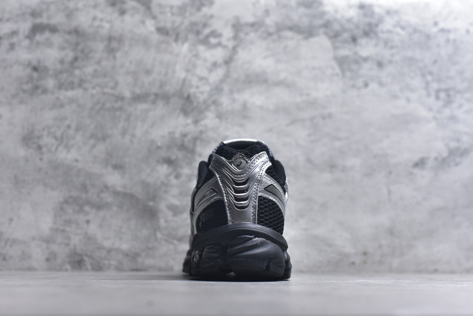 图片[5]-#AsicsGel-Kayano 12.1 亚瑟士运动休闲透气专业跑鞋 提供出众的稳定性与缓冲 此种置于中底内部的自适应发泡材料 可在每一次冲击后帮助足弓重新定位 强化迈步时的支撑性中底处的另一项升级为FFBLASTTM PLUSECO缓冲科技 此种材料含有约24%的生物基成分 可在每一步中创造绵柔的触地脚感PureGELM科技位干鞋跟底部 柔软度比标准GELM科技高65% 为长跑训练者带来令人惊奇的运动顺畅感 货号： 1203A759-001 尺码： 36-47-选品中心