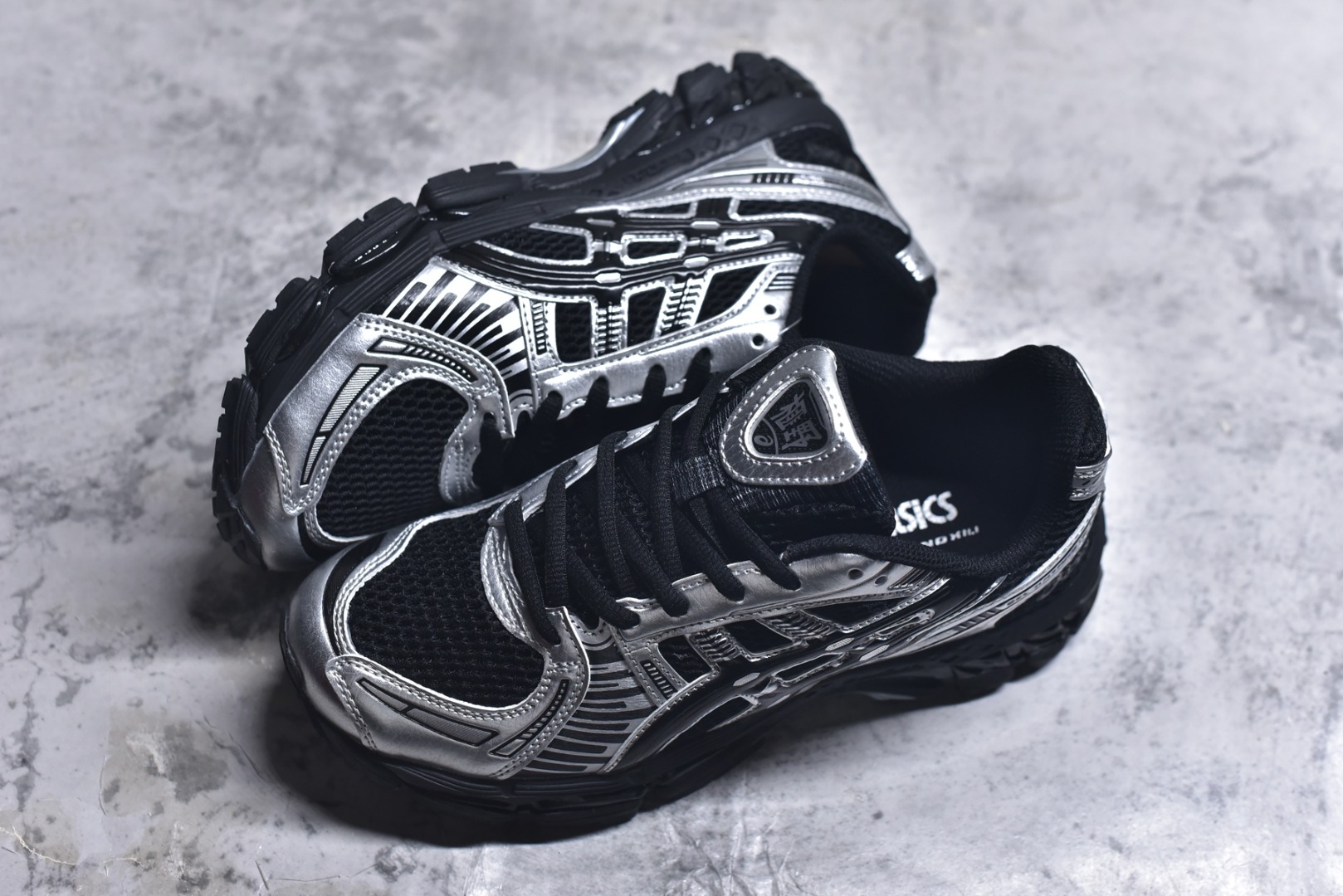 图片[7]-#AsicsGel-Kayano 12.1 亚瑟士运动休闲透气专业跑鞋 提供出众的稳定性与缓冲 此种置于中底内部的自适应发泡材料 可在每一次冲击后帮助足弓重新定位 强化迈步时的支撑性中底处的另一项升级为FFBLASTTM PLUSECO缓冲科技 此种材料含有约24%的生物基成分 可在每一步中创造绵柔的触地脚感PureGELM科技位干鞋跟底部 柔软度比标准GELM科技高65% 为长跑训练者带来令人惊奇的运动顺畅感 货号： 1203A759-001 尺码： 36-47-选品中心