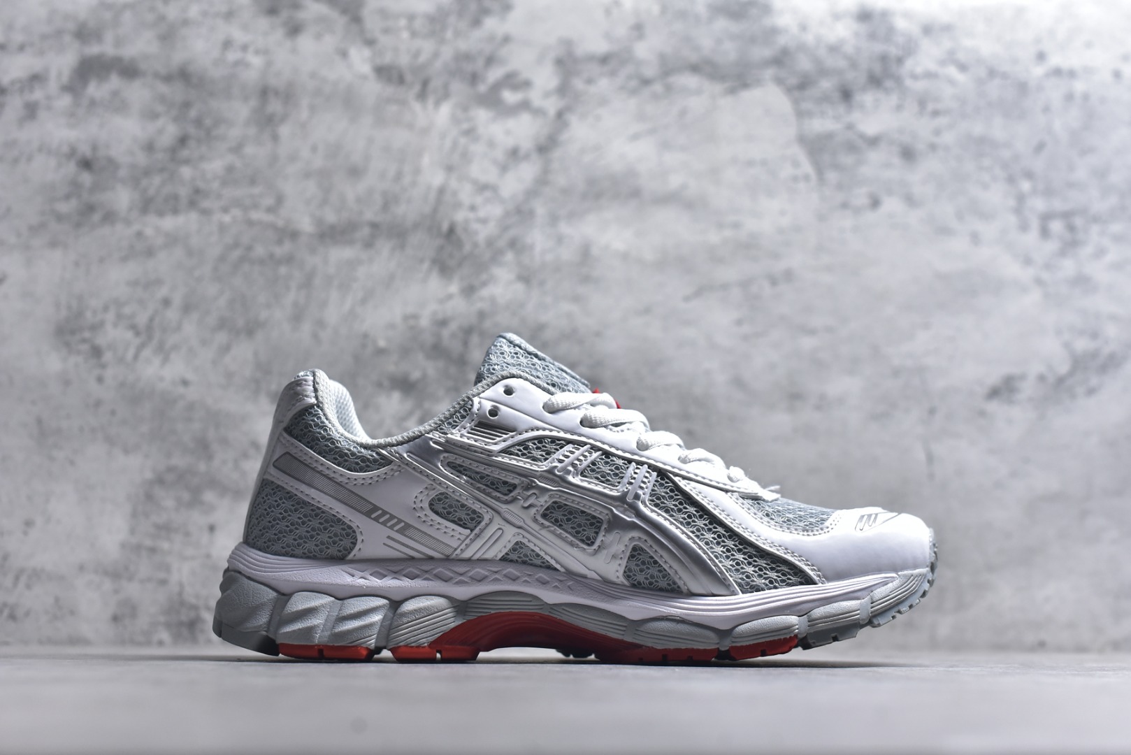 图片[3]-#AsicsGel-Kayano 12.1 亚瑟士运动休闲透气专业跑鞋 提供出众的稳定性与缓冲 此种置于中底内部的自适应发泡材料 可在每一次冲击后帮助足弓重新定位 强化迈步时的支撑性中底处的另一项升级为FFBLASTTM PLUSECO缓冲科技 此种材料含有约24%的生物基成分 可在每一步中创造绵柔的触地脚感PureGELM科技位干鞋跟底部 柔软度比标准GELM科技高65% 为长跑训练者带来令人惊奇的运动顺畅感 货号： 1203A869-020 尺码： 36-47-选品中心