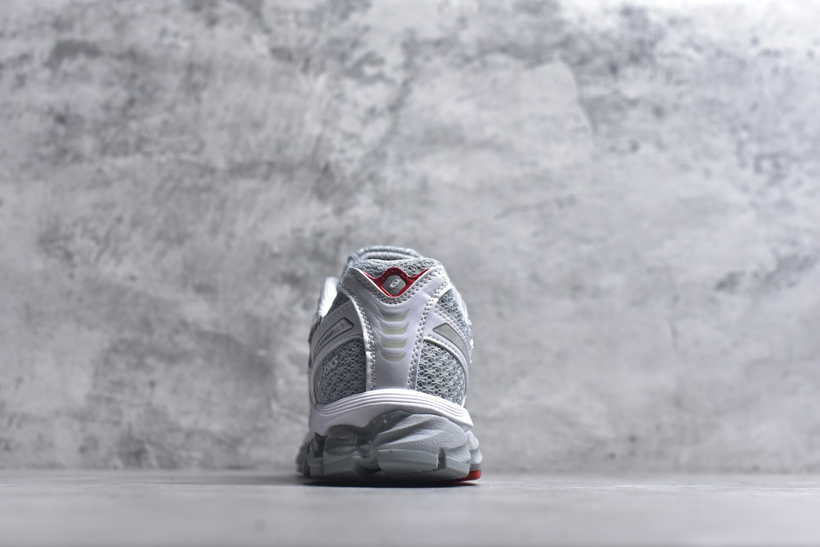 图片[5]-#AsicsGel-Kayano 12.1 亚瑟士运动休闲透气专业跑鞋 提供出众的稳定性与缓冲 此种置于中底内部的自适应发泡材料 可在每一次冲击后帮助足弓重新定位 强化迈步时的支撑性中底处的另一项升级为FFBLASTTM PLUSECO缓冲科技 此种材料含有约24%的生物基成分 可在每一步中创造绵柔的触地脚感PureGELM科技位干鞋跟底部 柔软度比标准GELM科技高65% 为长跑训练者带来令人惊奇的运动顺畅感 货号： 1203A869-020 尺码： 36-47-选品中心