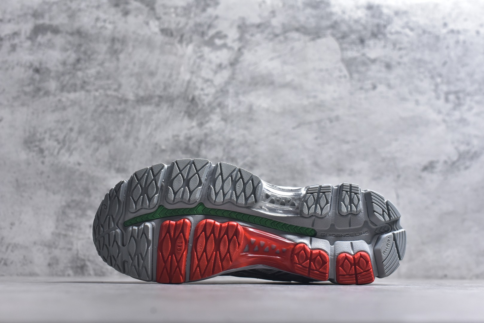 图片[6]-#AsicsGel-Kayano 12.1 亚瑟士运动休闲透气专业跑鞋 提供出众的稳定性与缓冲 此种置于中底内部的自适应发泡材料 可在每一次冲击后帮助足弓重新定位 强化迈步时的支撑性中底处的另一项升级为FFBLASTTM PLUSECO缓冲科技 此种材料含有约24%的生物基成分 可在每一步中创造绵柔的触地脚感PureGELM科技位干鞋跟底部 柔软度比标准GELM科技高65% 为长跑训练者带来令人惊奇的运动顺畅感 货号： 1203A869-020 尺码： 36-47-选品中心