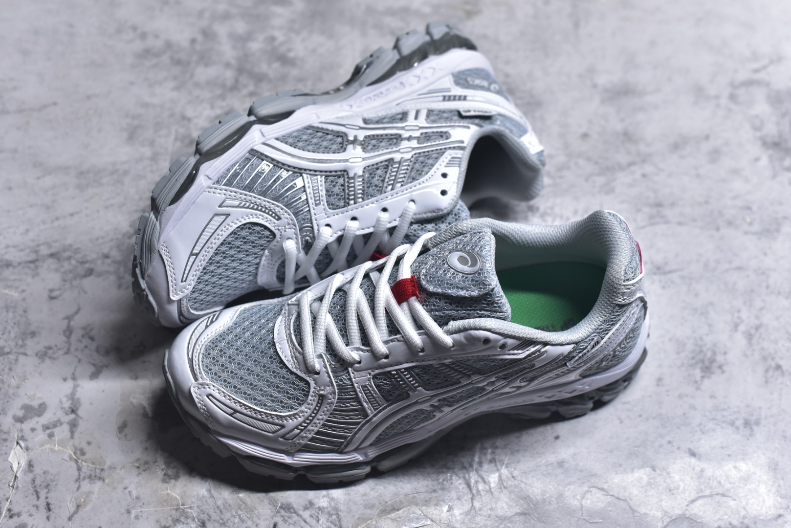 图片[7]-#AsicsGel-Kayano 12.1 亚瑟士运动休闲透气专业跑鞋 提供出众的稳定性与缓冲 此种置于中底内部的自适应发泡材料 可在每一次冲击后帮助足弓重新定位 强化迈步时的支撑性中底处的另一项升级为FFBLASTTM PLUSECO缓冲科技 此种材料含有约24%的生物基成分 可在每一步中创造绵柔的触地脚感PureGELM科技位干鞋跟底部 柔软度比标准GELM科技高65% 为长跑训练者带来令人惊奇的运动顺畅感 货号： 1203A869-020 尺码： 36-47-选品中心