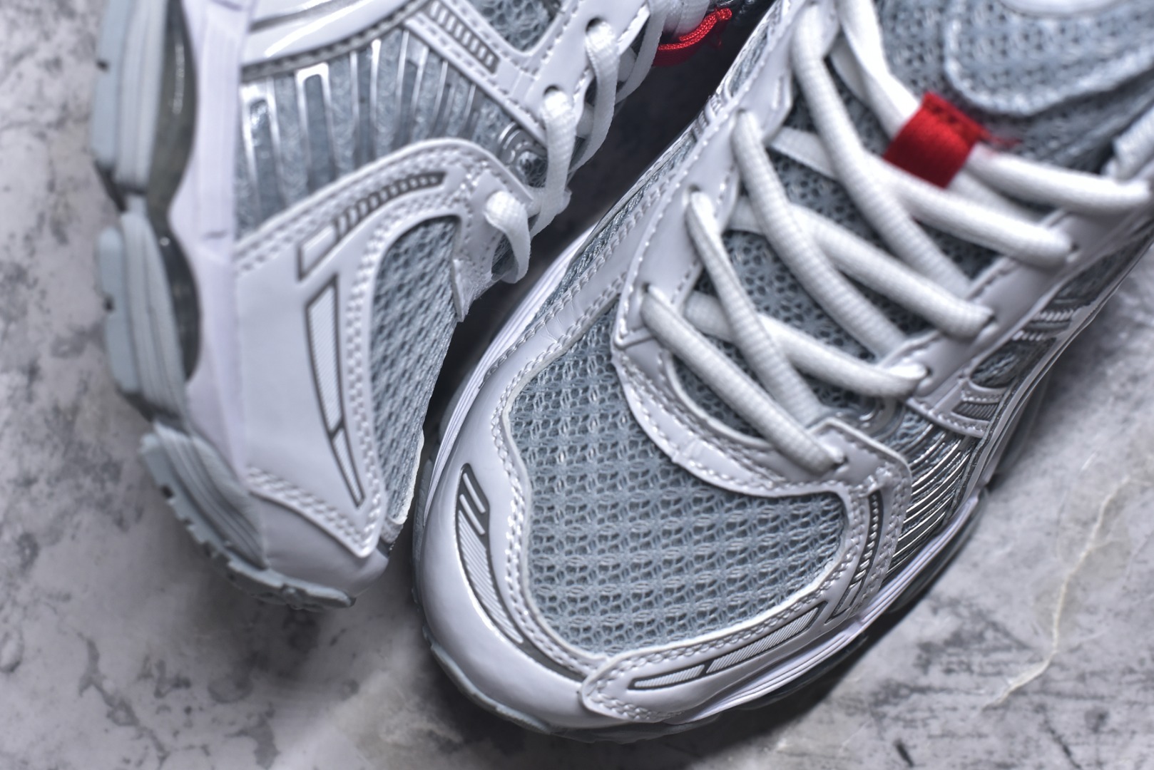 图片[8]-#AsicsGel-Kayano 12.1 亚瑟士运动休闲透气专业跑鞋 提供出众的稳定性与缓冲 此种置于中底内部的自适应发泡材料 可在每一次冲击后帮助足弓重新定位 强化迈步时的支撑性中底处的另一项升级为FFBLASTTM PLUSECO缓冲科技 此种材料含有约24%的生物基成分 可在每一步中创造绵柔的触地脚感PureGELM科技位干鞋跟底部 柔软度比标准GELM科技高65% 为长跑训练者带来令人惊奇的运动顺畅感 货号： 1203A869-020 尺码： 36-47-选品中心