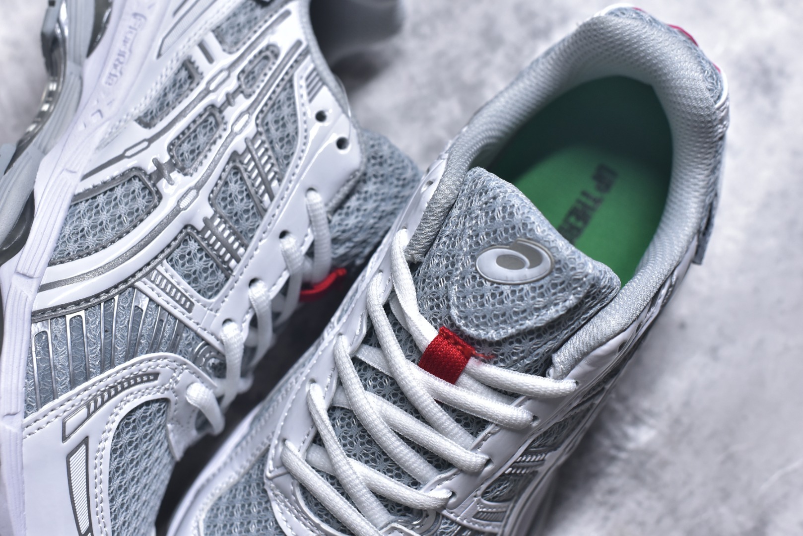 图片[9]-#AsicsGel-Kayano 12.1 亚瑟士运动休闲透气专业跑鞋 提供出众的稳定性与缓冲 此种置于中底内部的自适应发泡材料 可在每一次冲击后帮助足弓重新定位 强化迈步时的支撑性中底处的另一项升级为FFBLASTTM PLUSECO缓冲科技 此种材料含有约24%的生物基成分 可在每一步中创造绵柔的触地脚感PureGELM科技位干鞋跟底部 柔软度比标准GELM科技高65% 为长跑训练者带来令人惊奇的运动顺畅感 货号： 1203A869-020 尺码： 36-47-选品中心